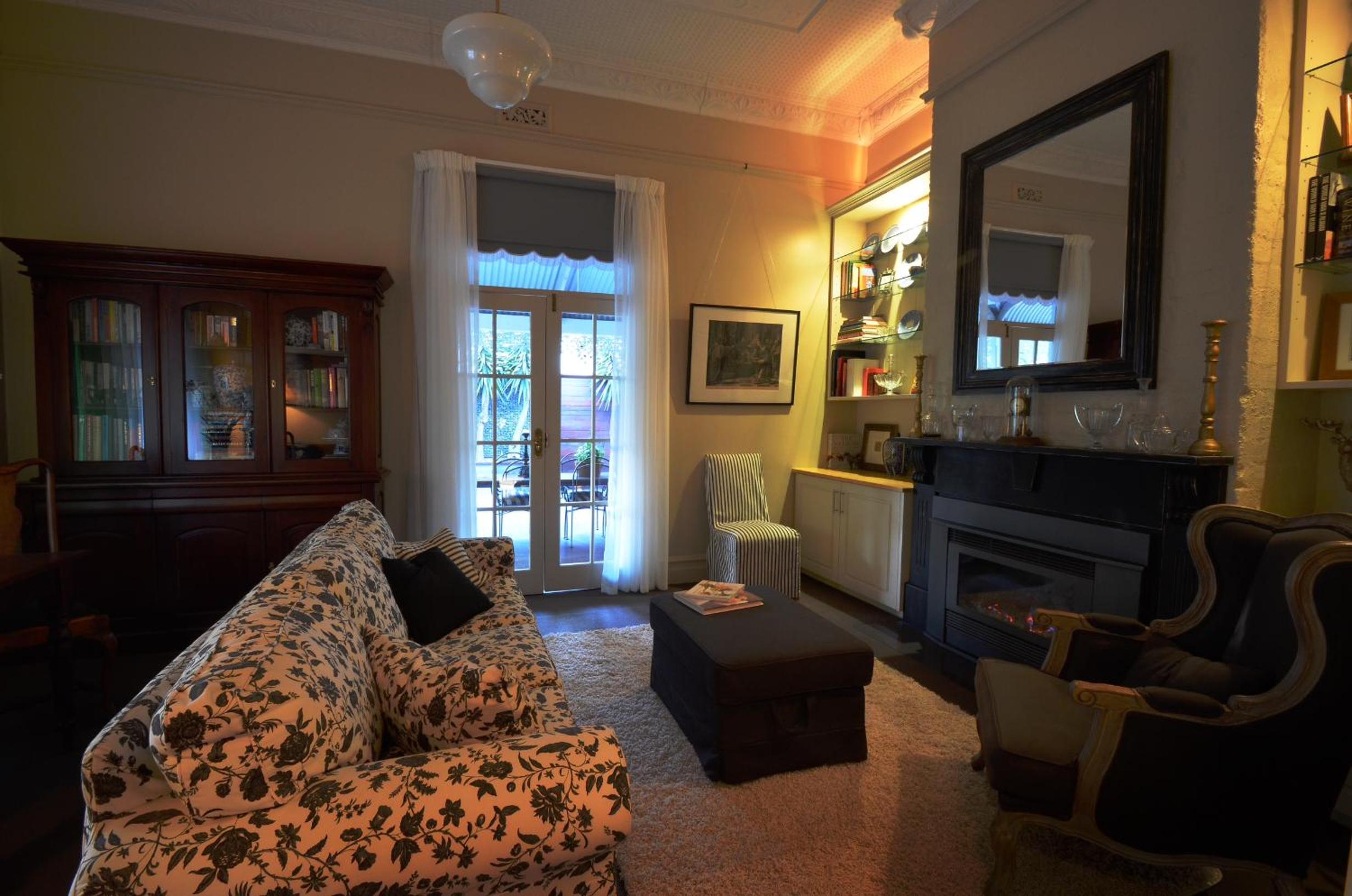 Deluxe Queen Suite photo 3