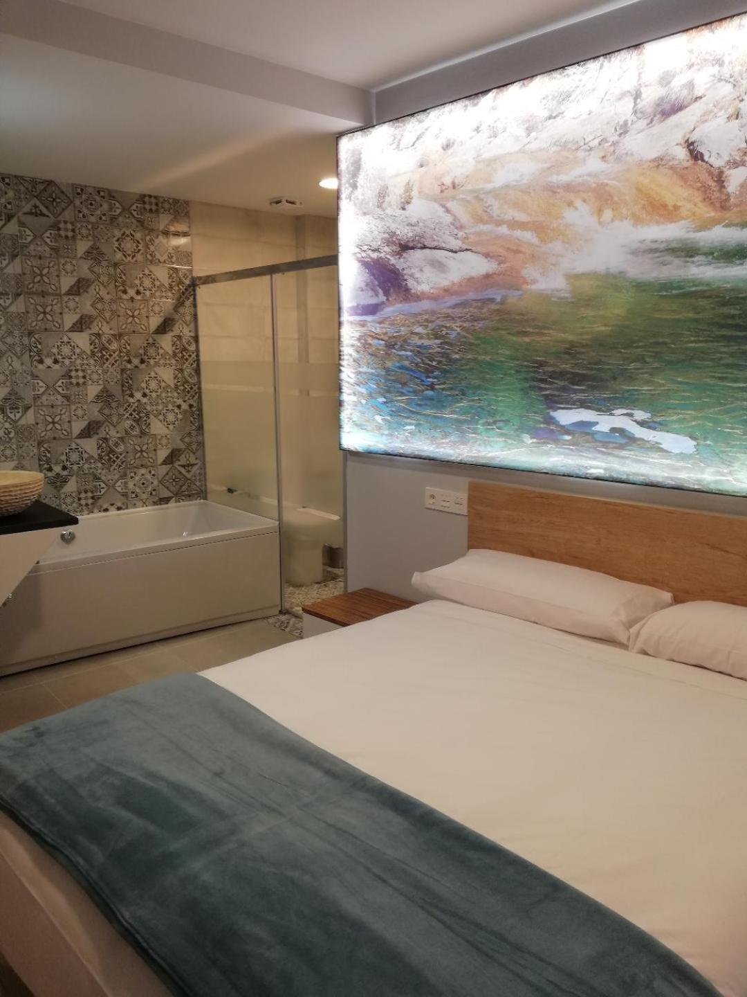 Double Room with Spa Bath - Photo 2