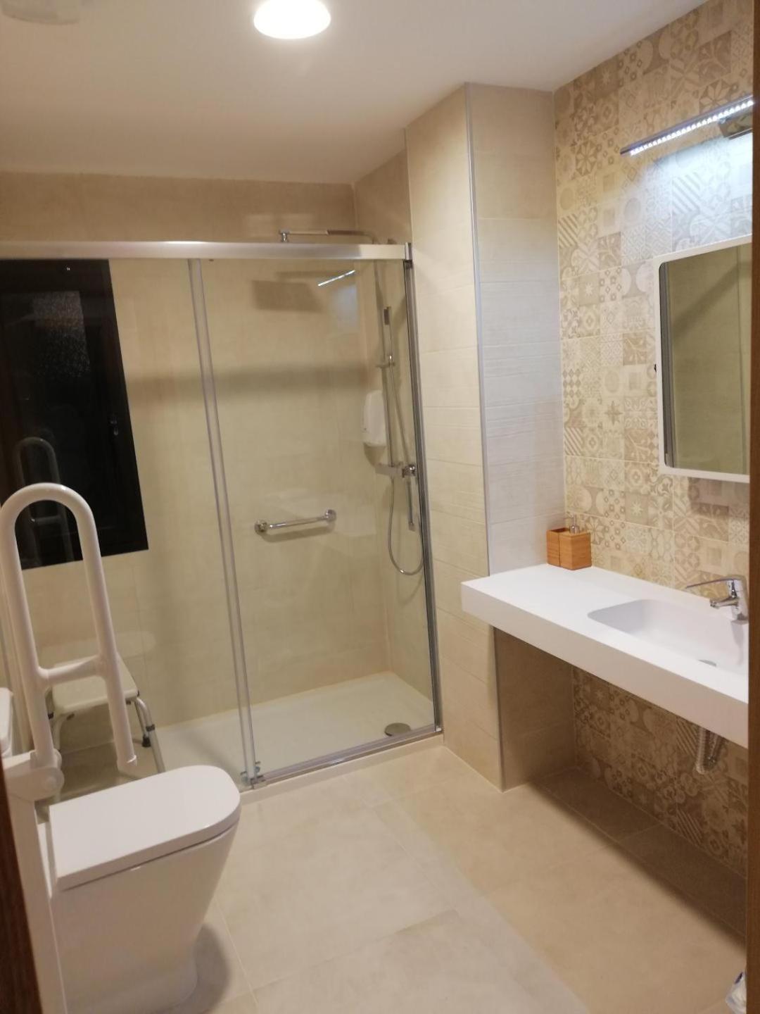 Double Room - Disability Access - Photo 4