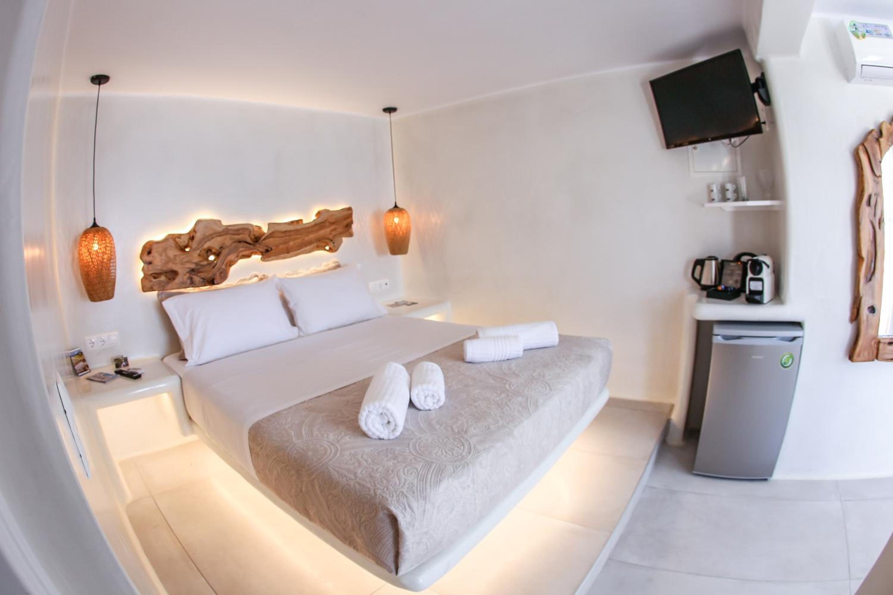 Newly Designed Suite with Outdoor Hot Tub photo 1