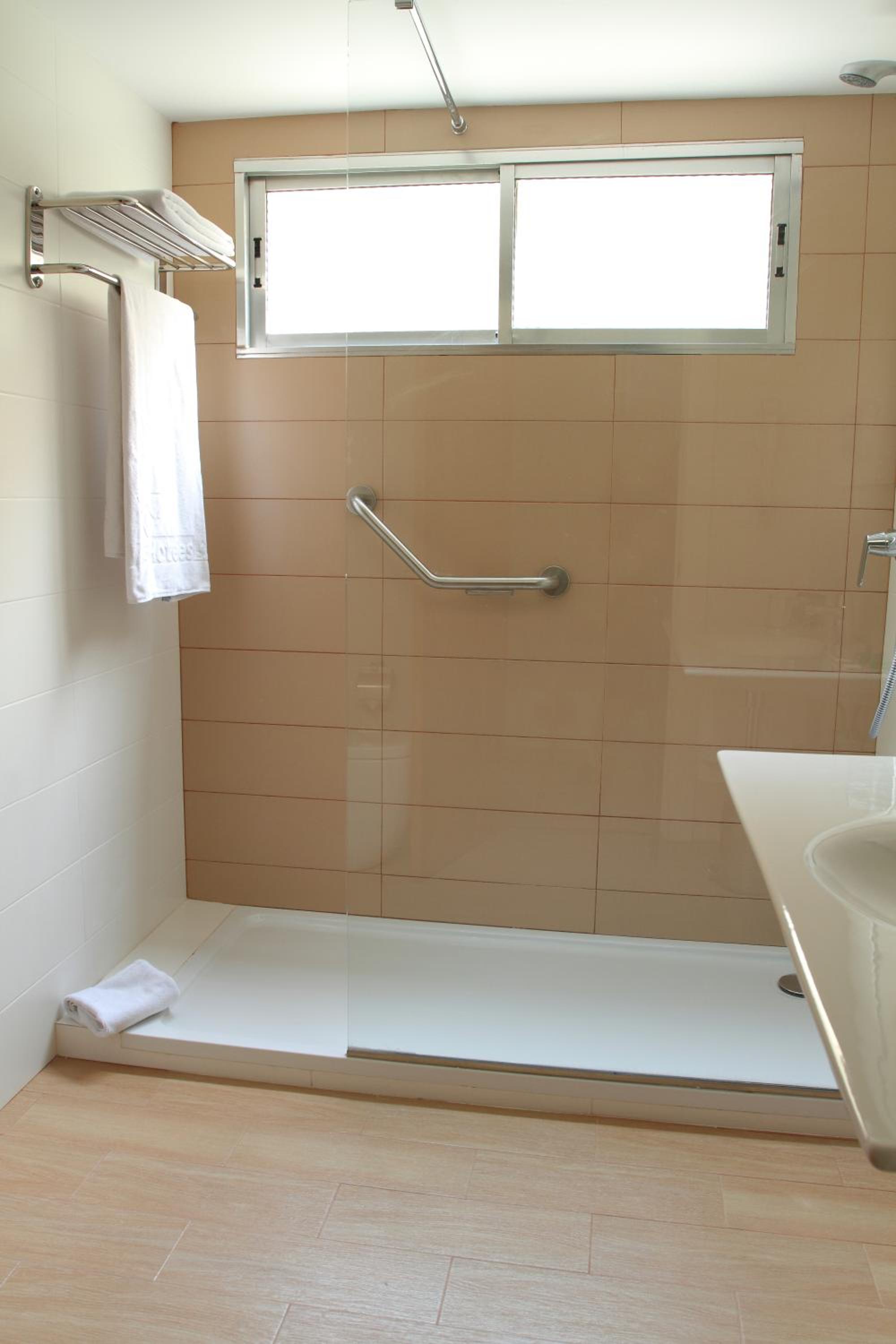 Standard Double or Twin Room for Single Use photo 2