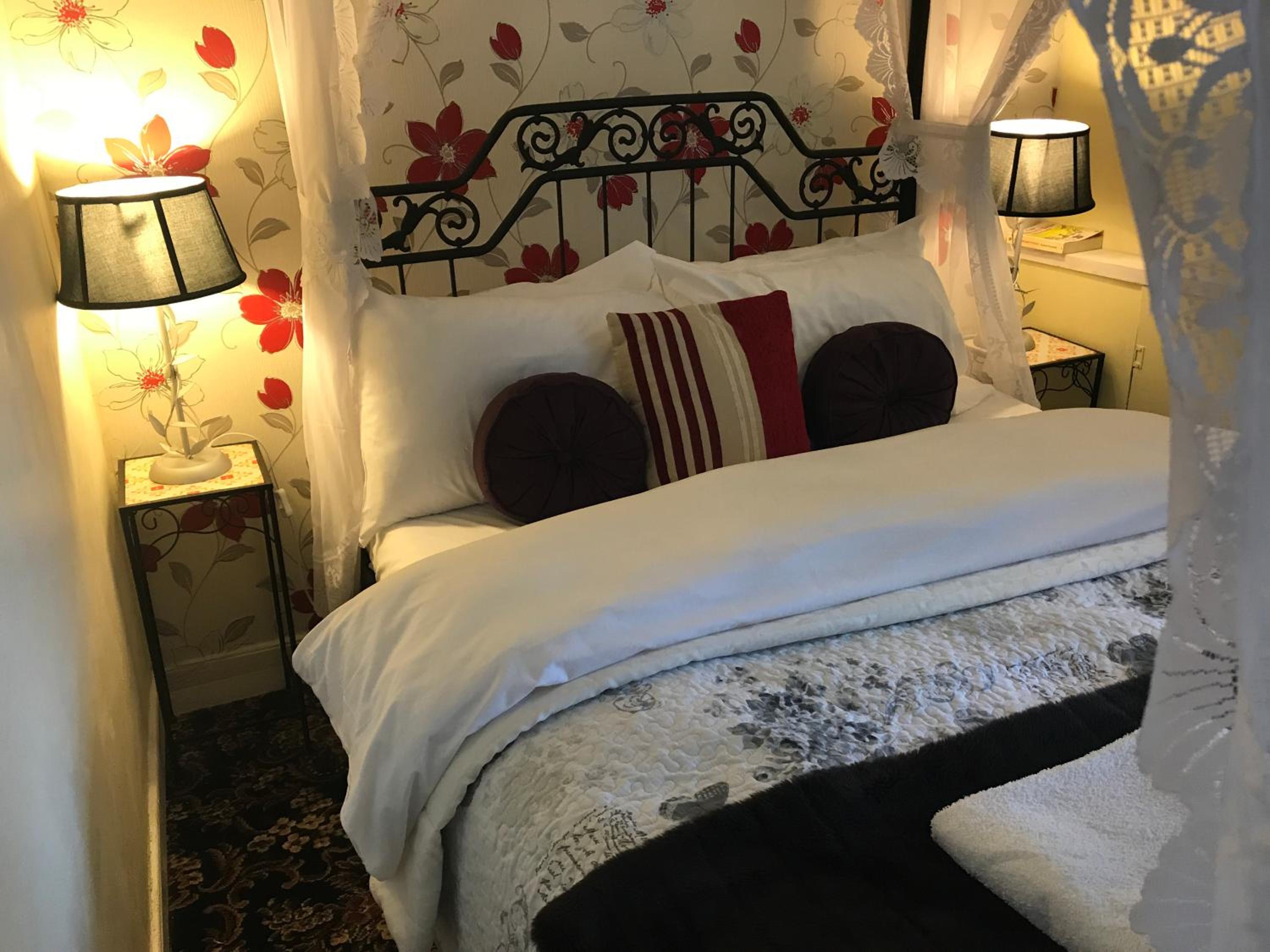 Double Room with Four Poster Bed photo 2