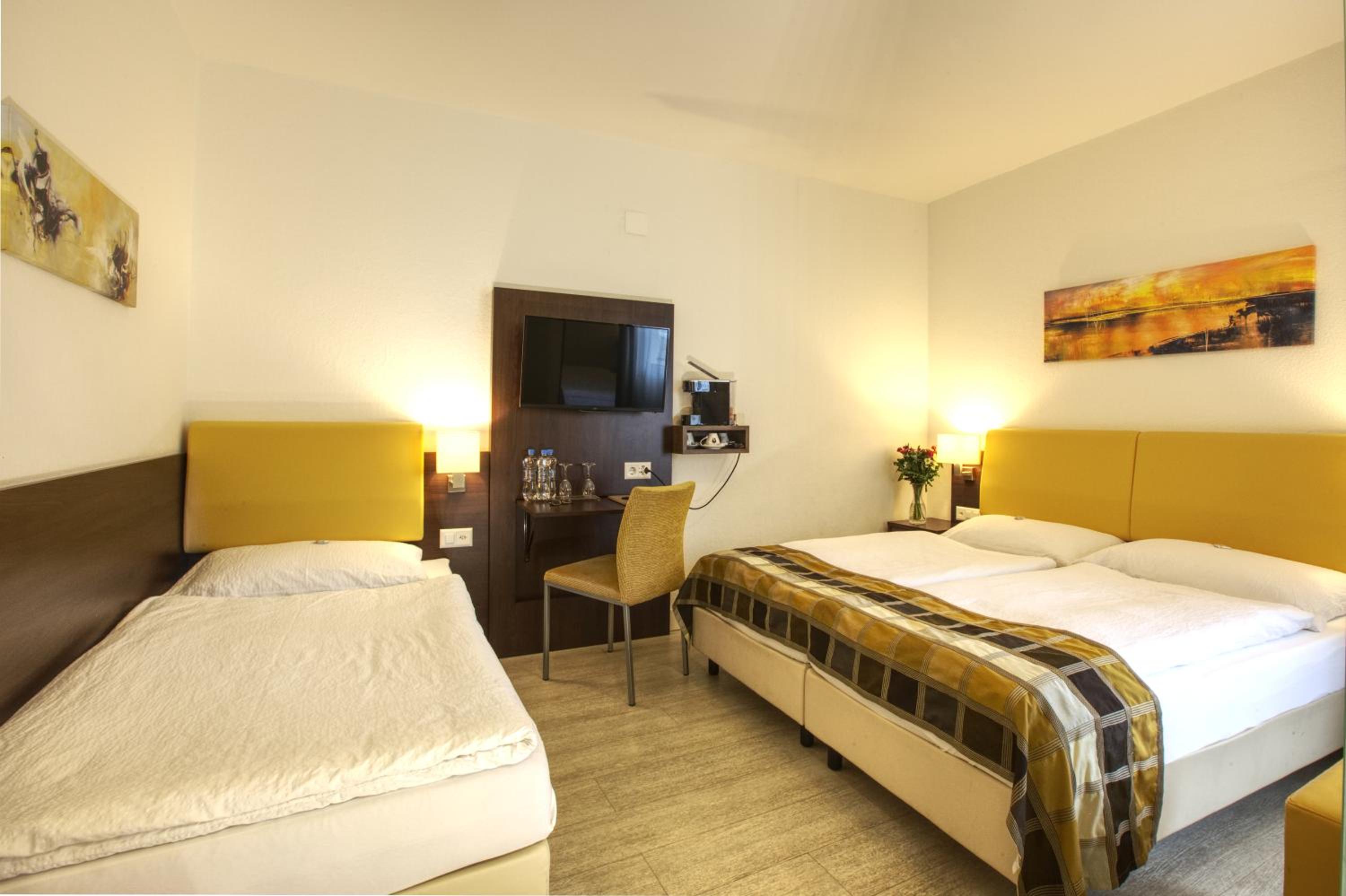 Modern Triple Room - Photo 7