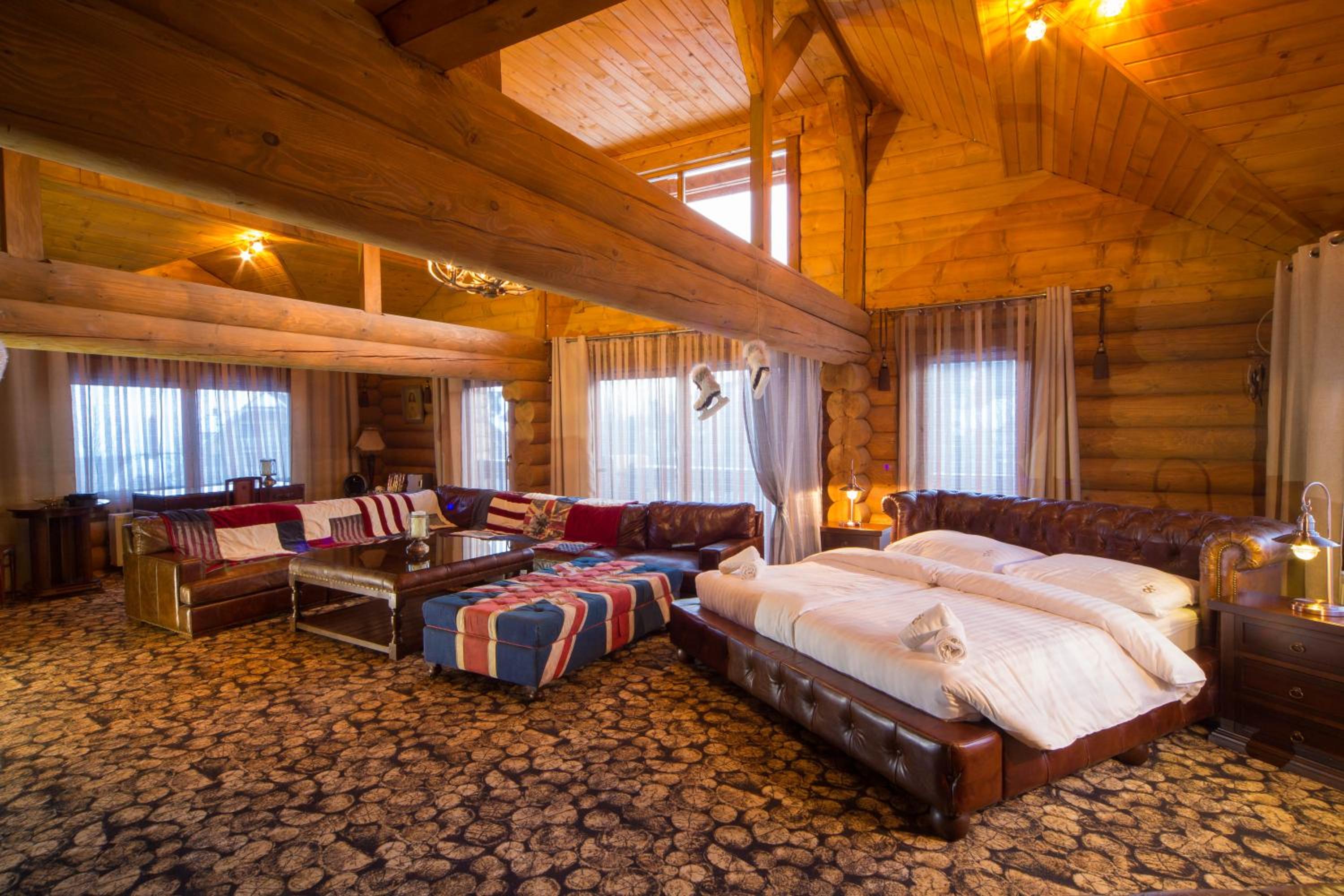 Executive Suite - Photo 1