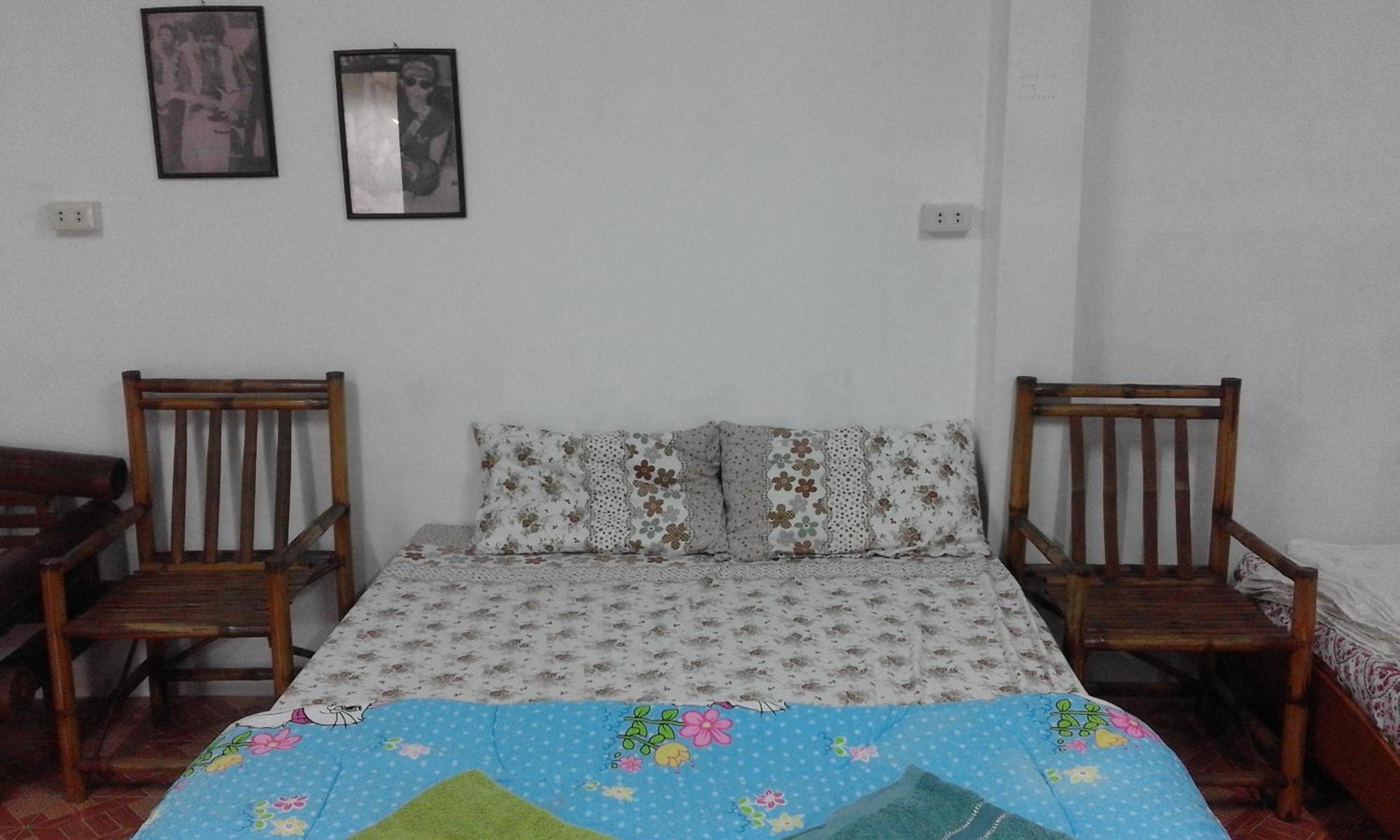 Family Room - Disability Access - Photo 11