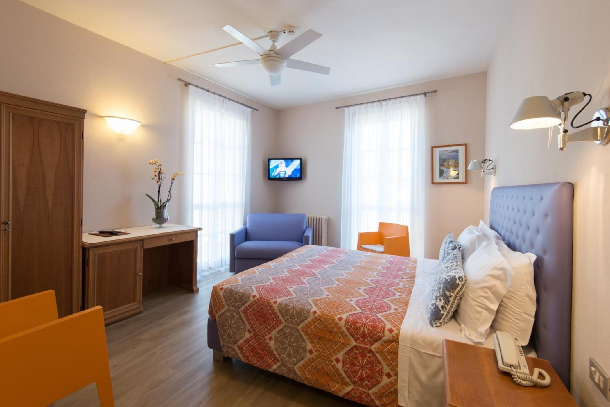 Double or Twin Room - Photo 8