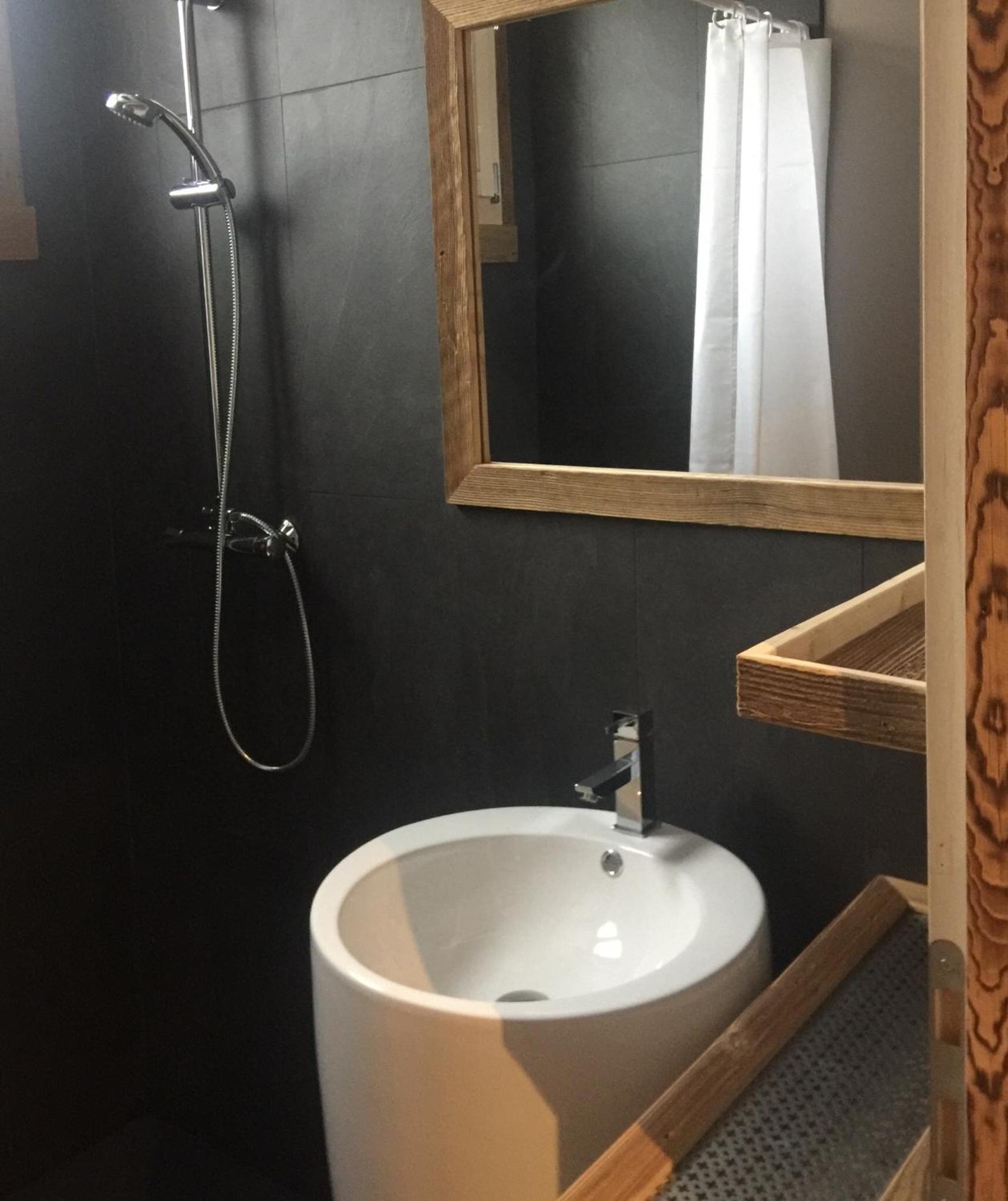 Deluxe Room - Photo 13