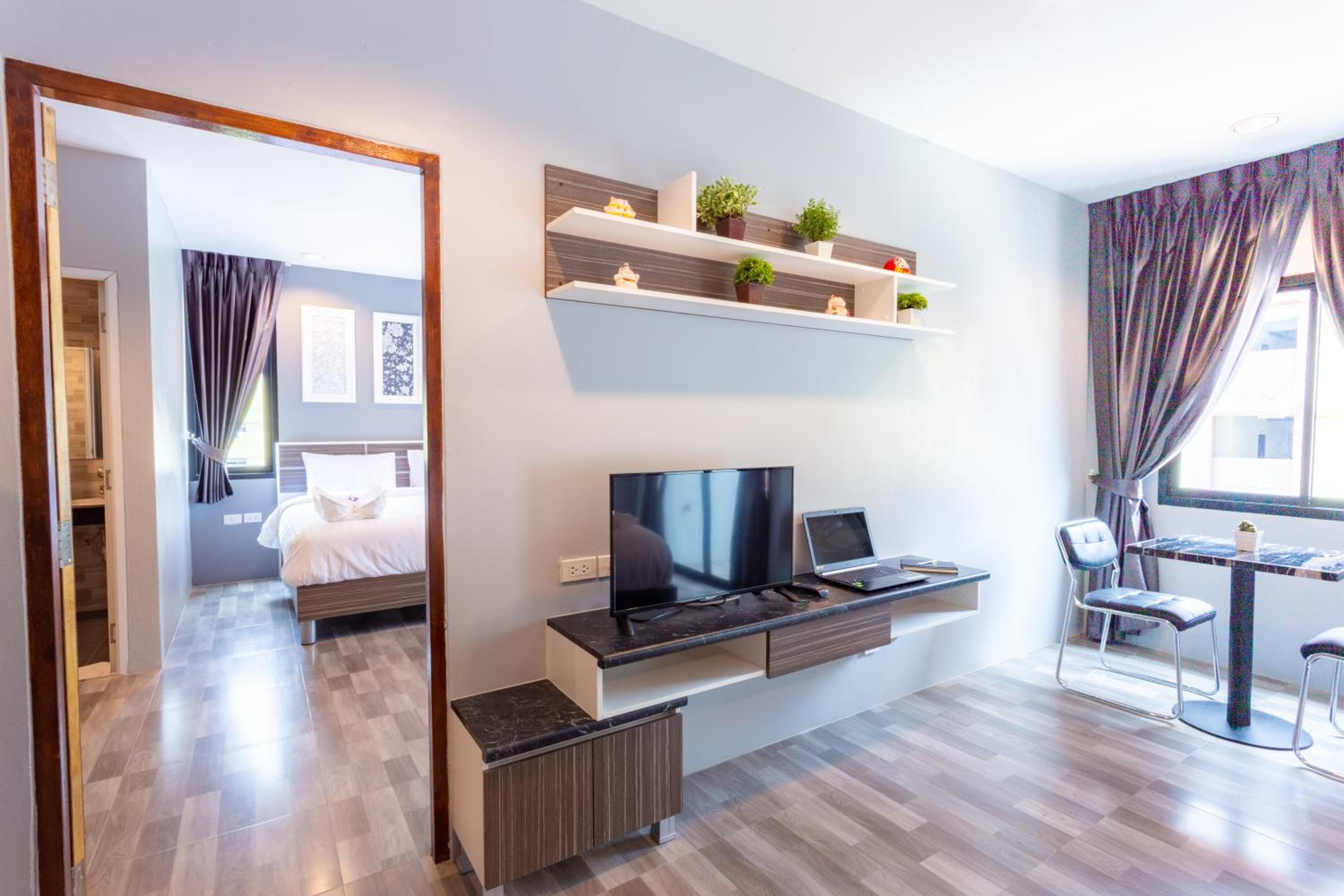 Executive Room  - Photo 8