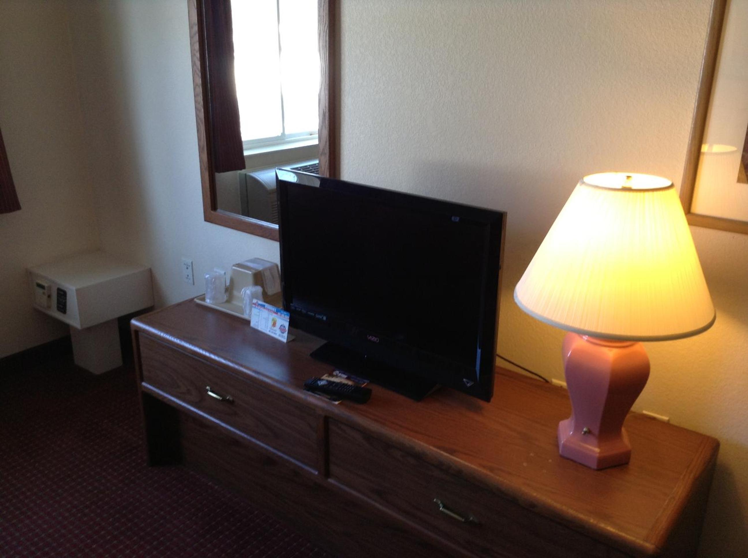 Queen Room With Two Queen Beds - Non-Smoking - Photo 1