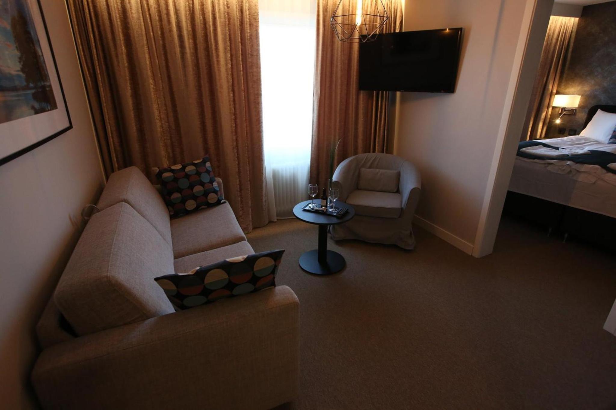 Deluxe Family Room photo 1