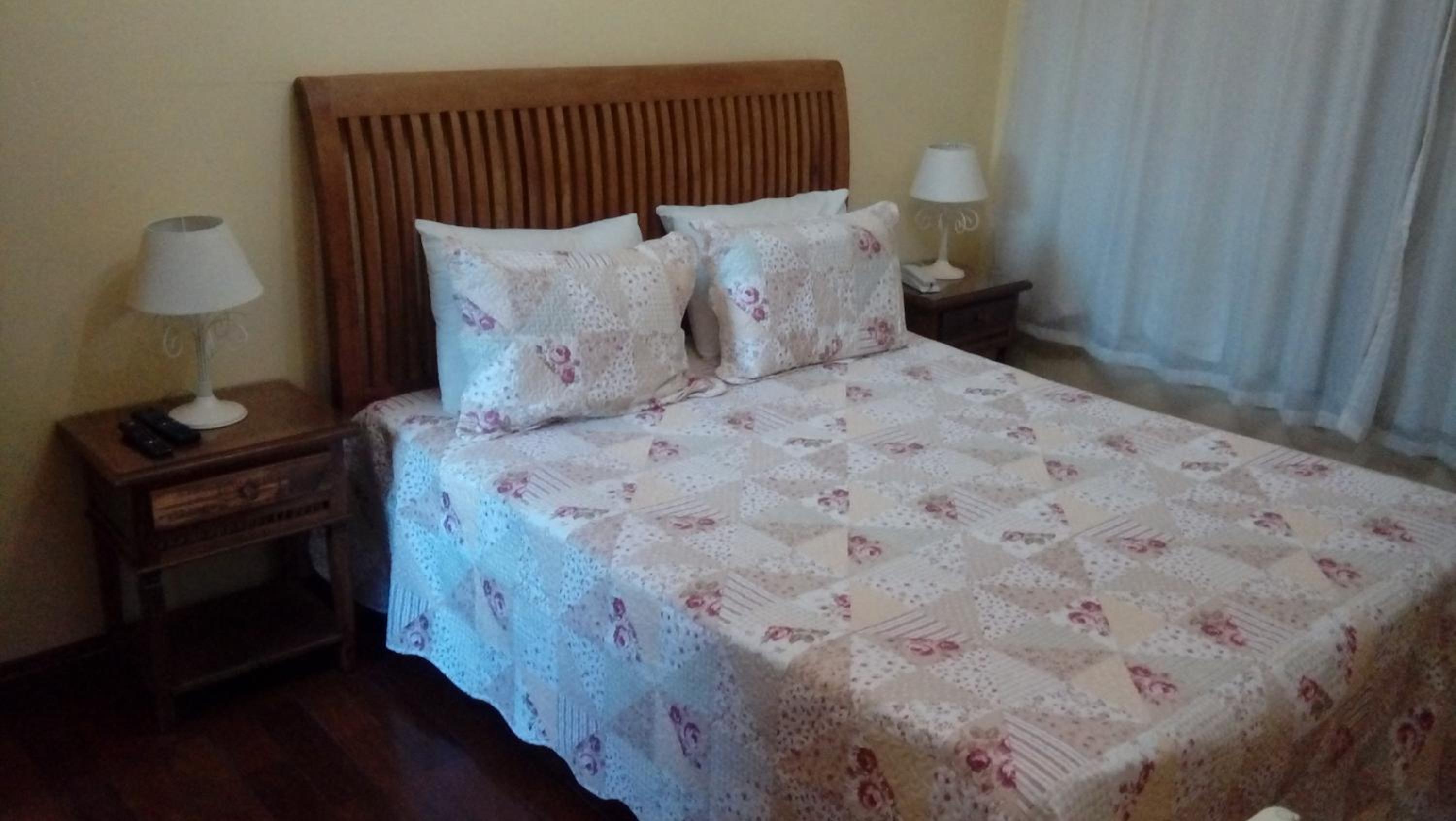 Quarto com Cama de Casal ou 2 de Solteiro com Ar Condicionado photo 2