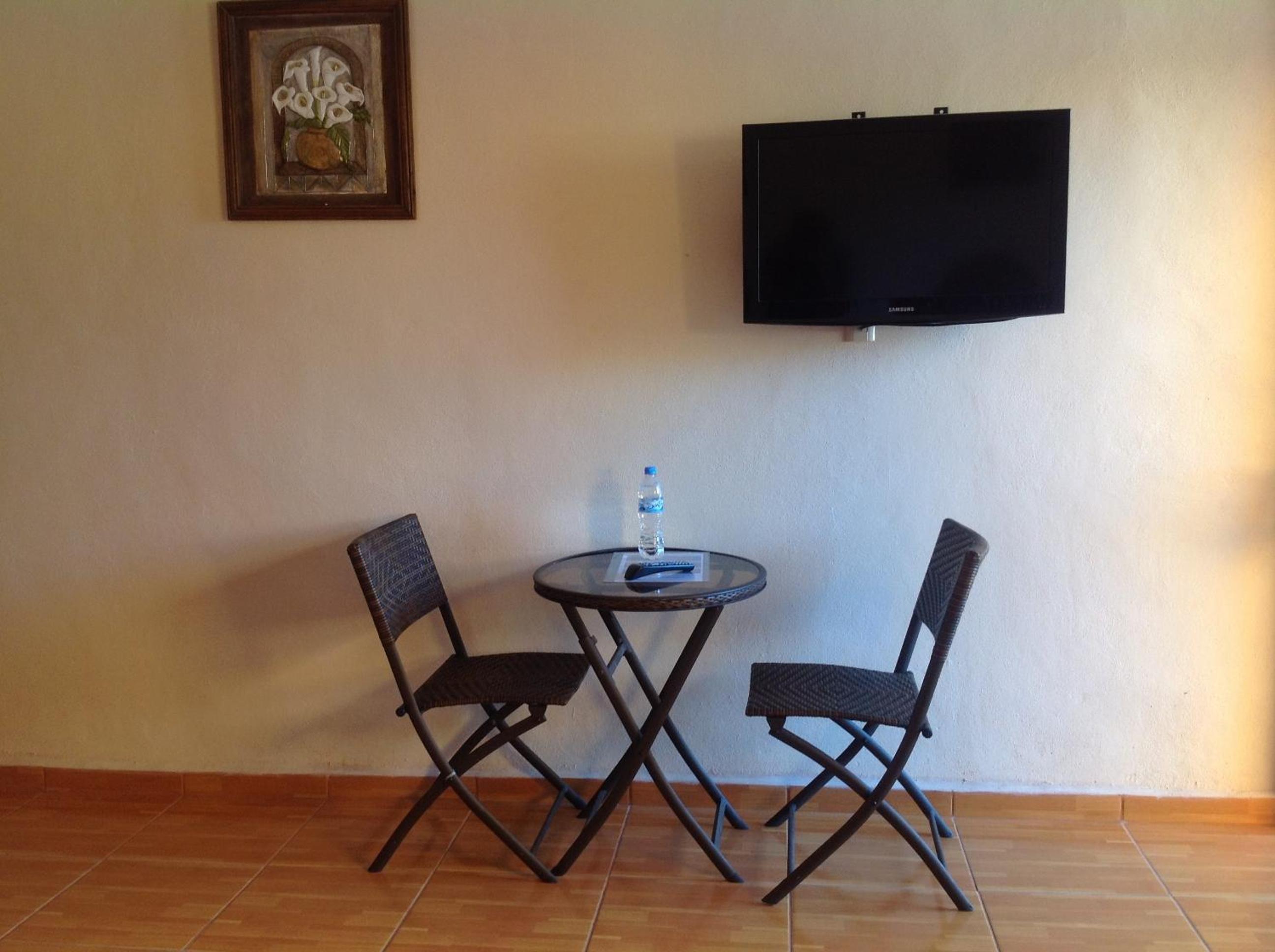 Family Room - Photo 2