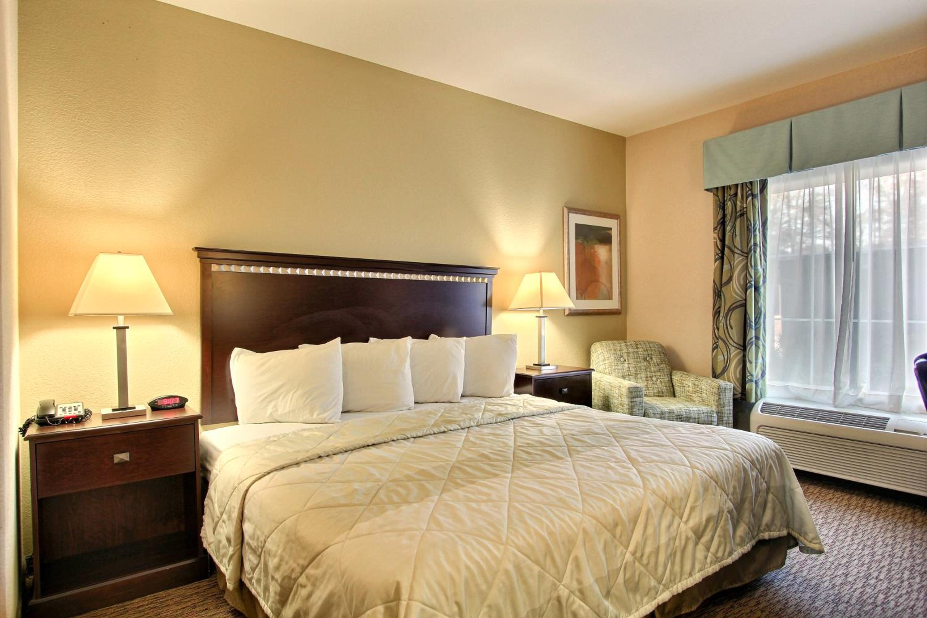 King Room - Non-Smoking - Photo 2