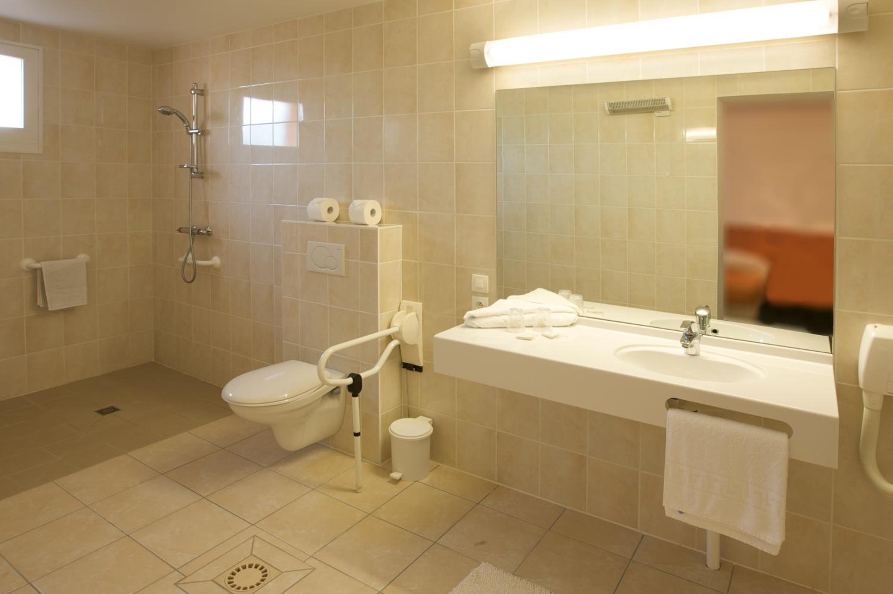 Double Room - Disability Access photo 2