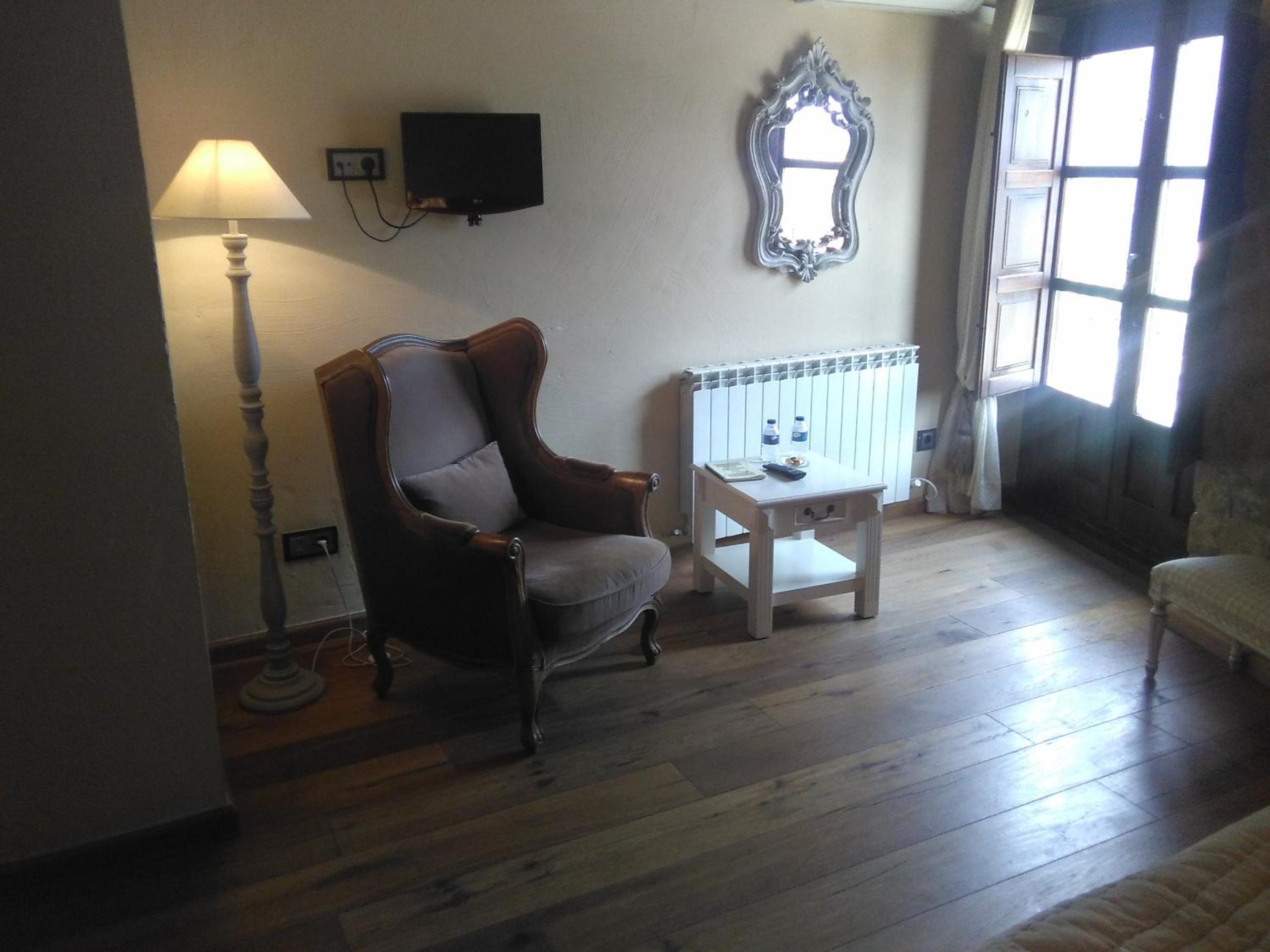 Standard Double Room with Views - Photo 7