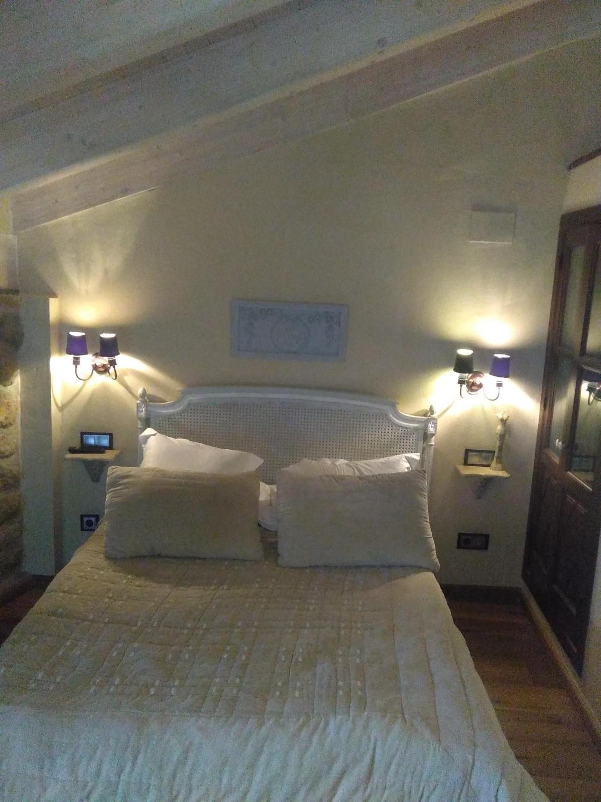 Standard Double Room with Views - Photo 5