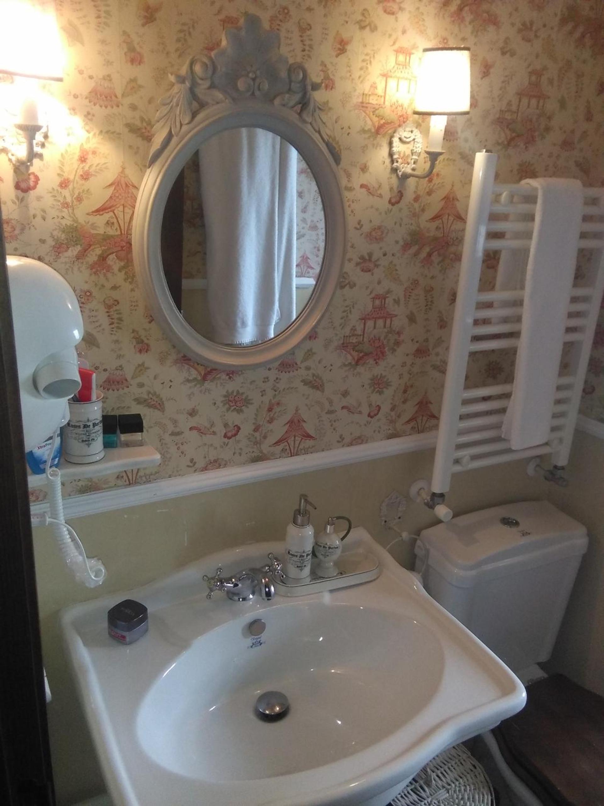 Standard Double Room with Views - Photo 6