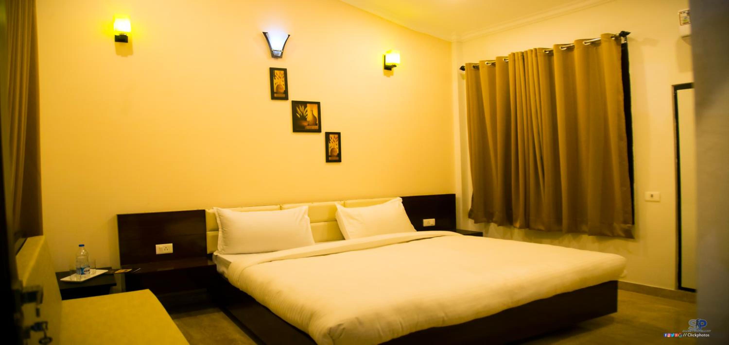 Deluxe Double Room (2 Adults + 1 Child) photo 3
