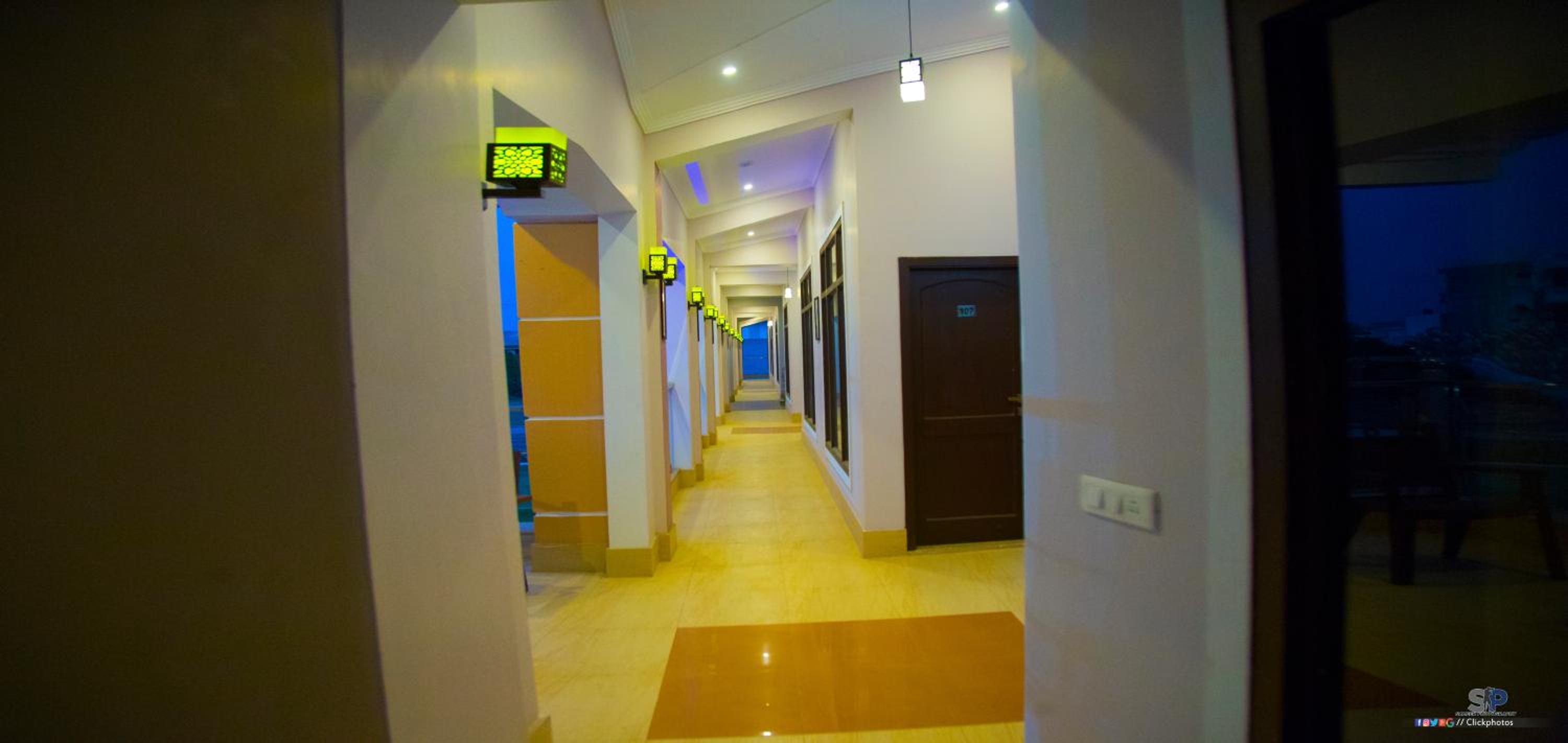 Deluxe Double Room (2 Adults + 1 Child) photo 1