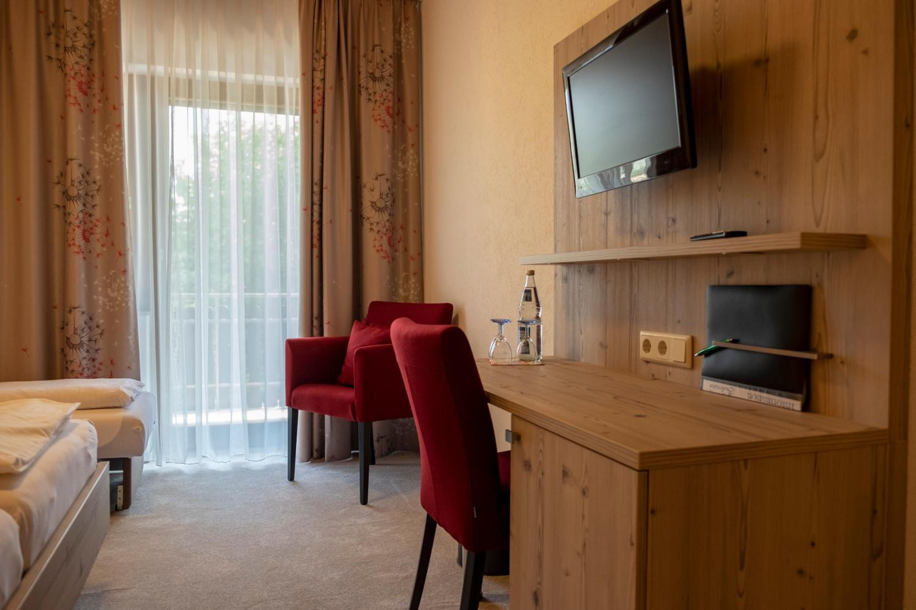 Double Room with Private Bathroom - Photo 15