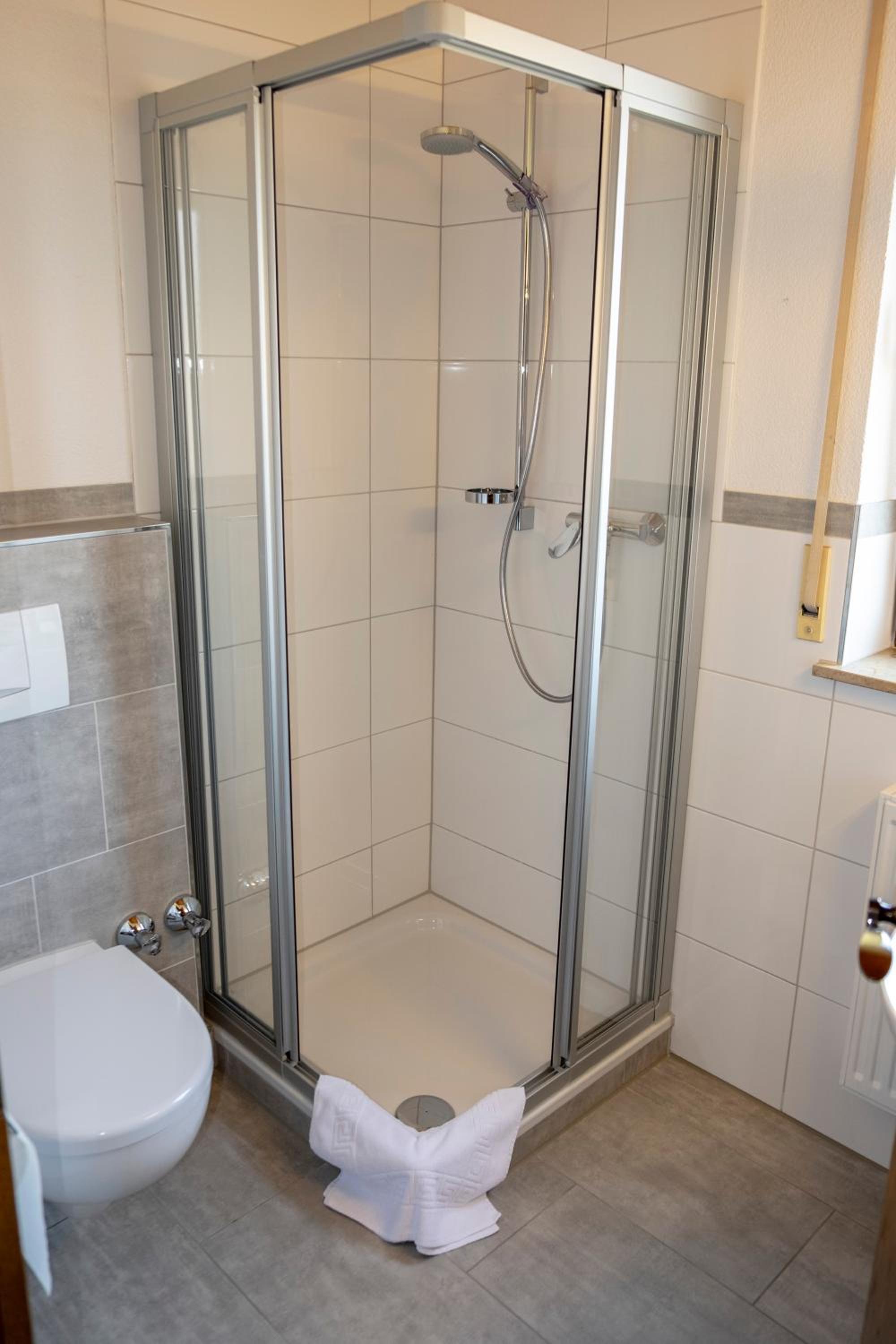 Double Room with Private Bathroom - Photo 14