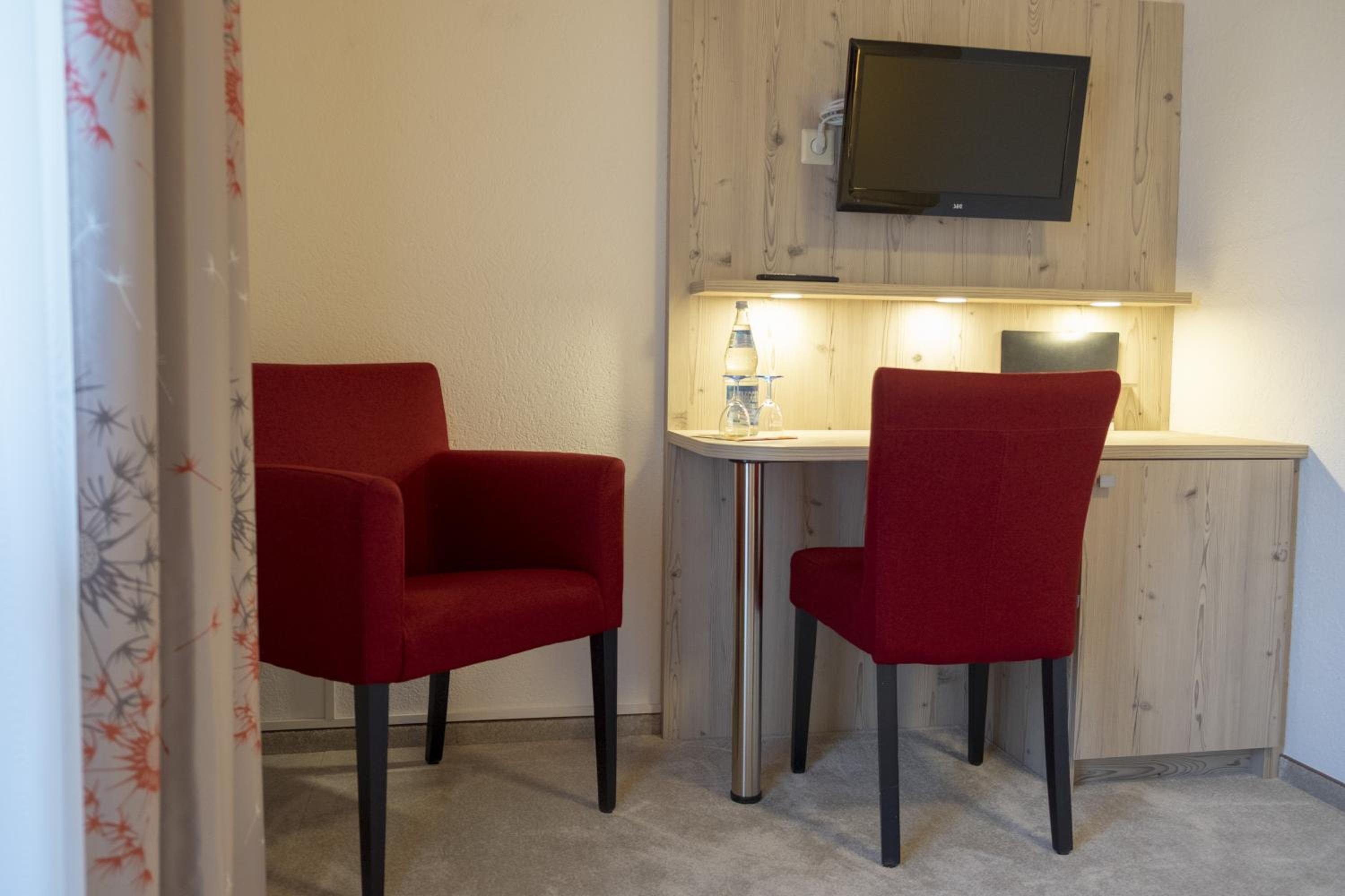 Double Room with Private Bathroom - Photo 16