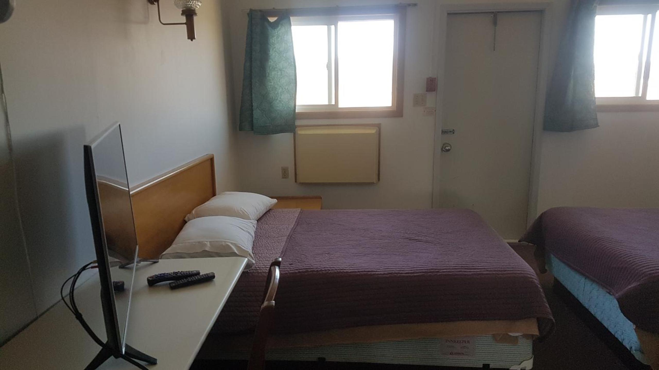 Deluxe Double Room with Bath - Photo 3