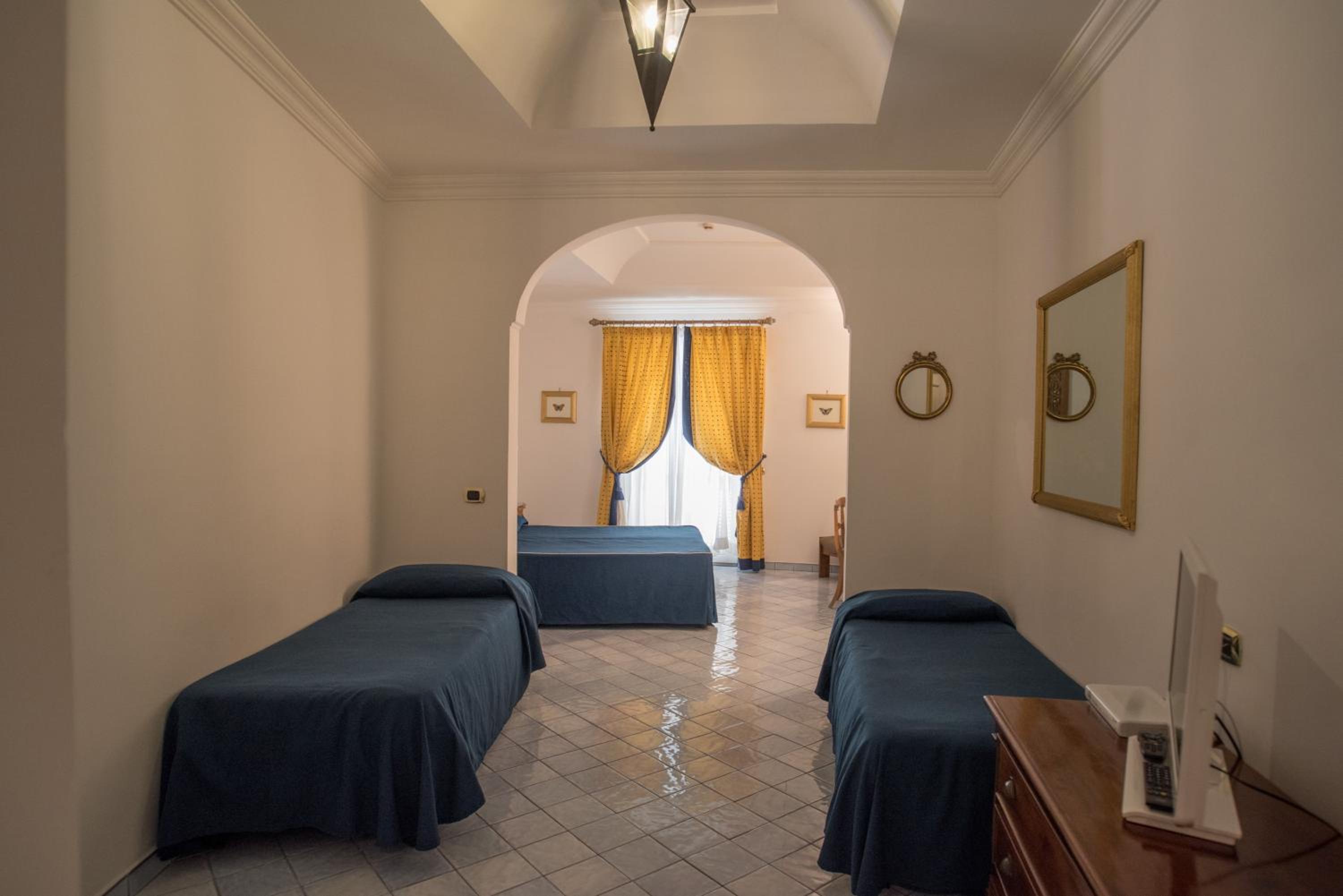 Deluxe Quadruple Room with Partial Sea View - Photo 1