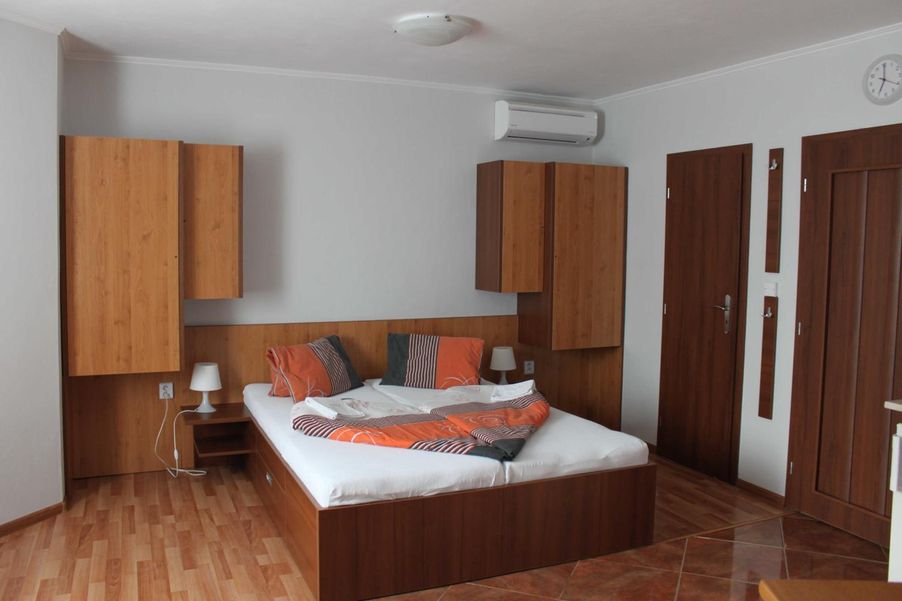Studio Apartment (2 adults + 2 children)