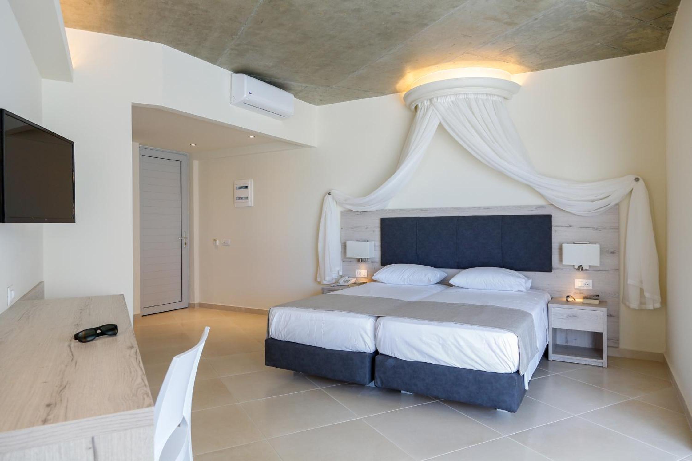 Deluxe Double or Twin Room with Private Pool