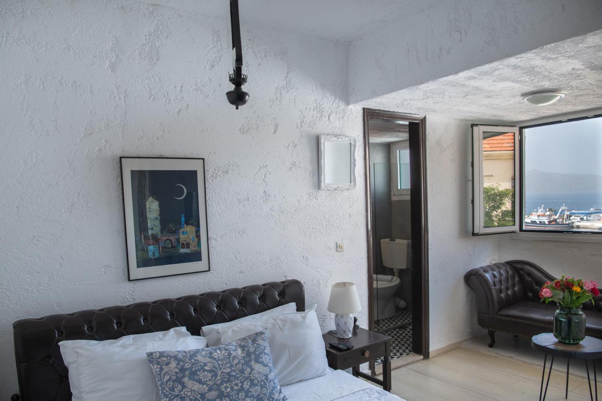 Junior Suite with Side Sea View photo 2