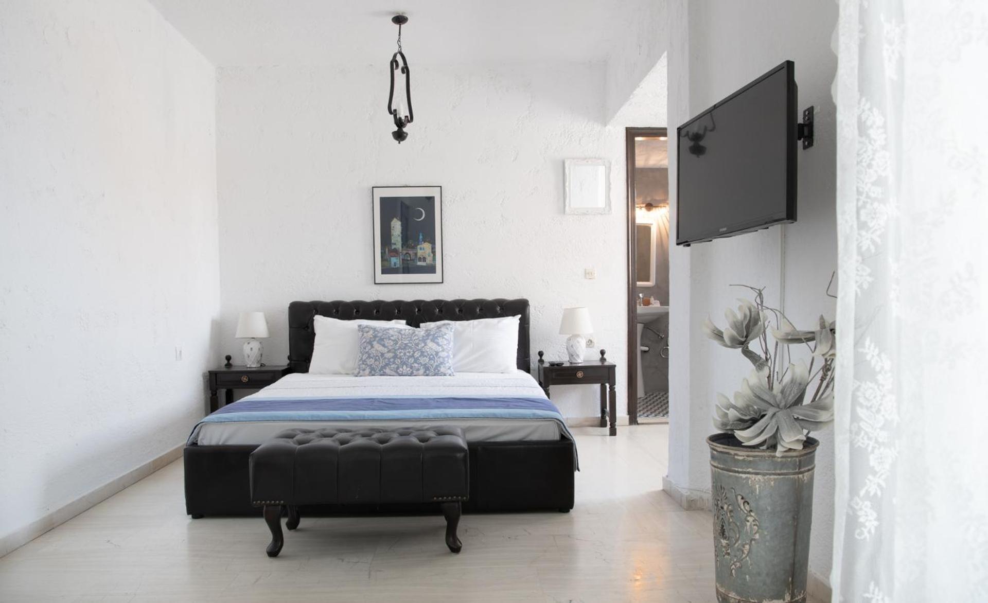 Junior Suite with Side Sea View