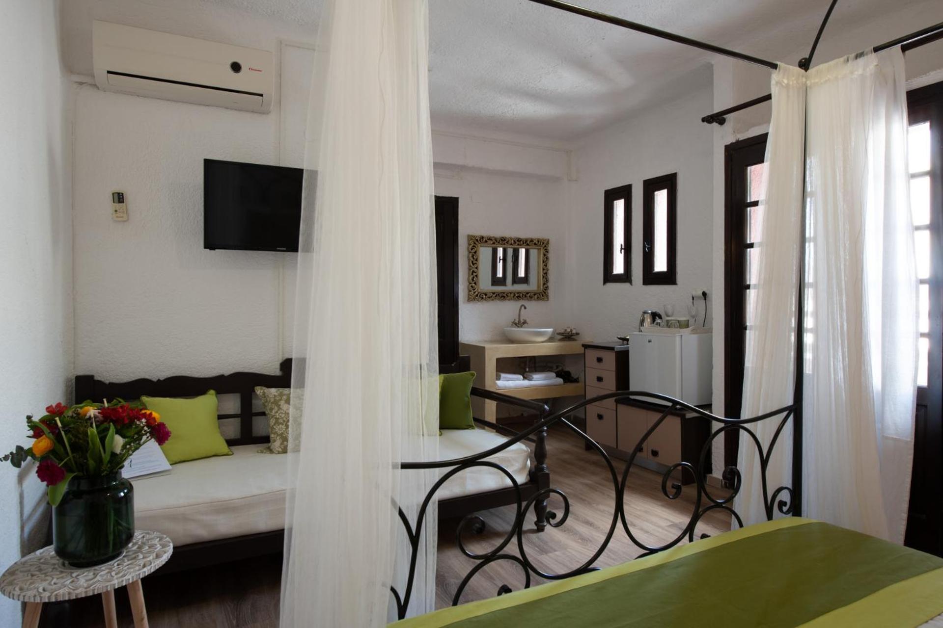 Classic Room with Patio View photo 2
