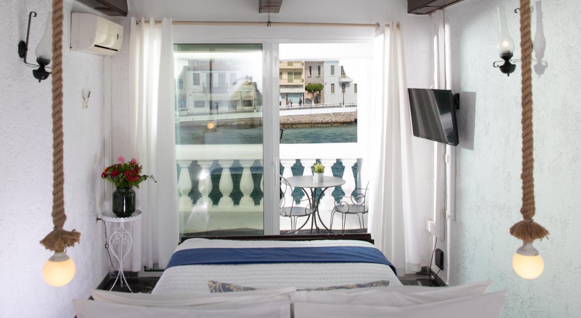 Double Room with Sea Front photo 3
