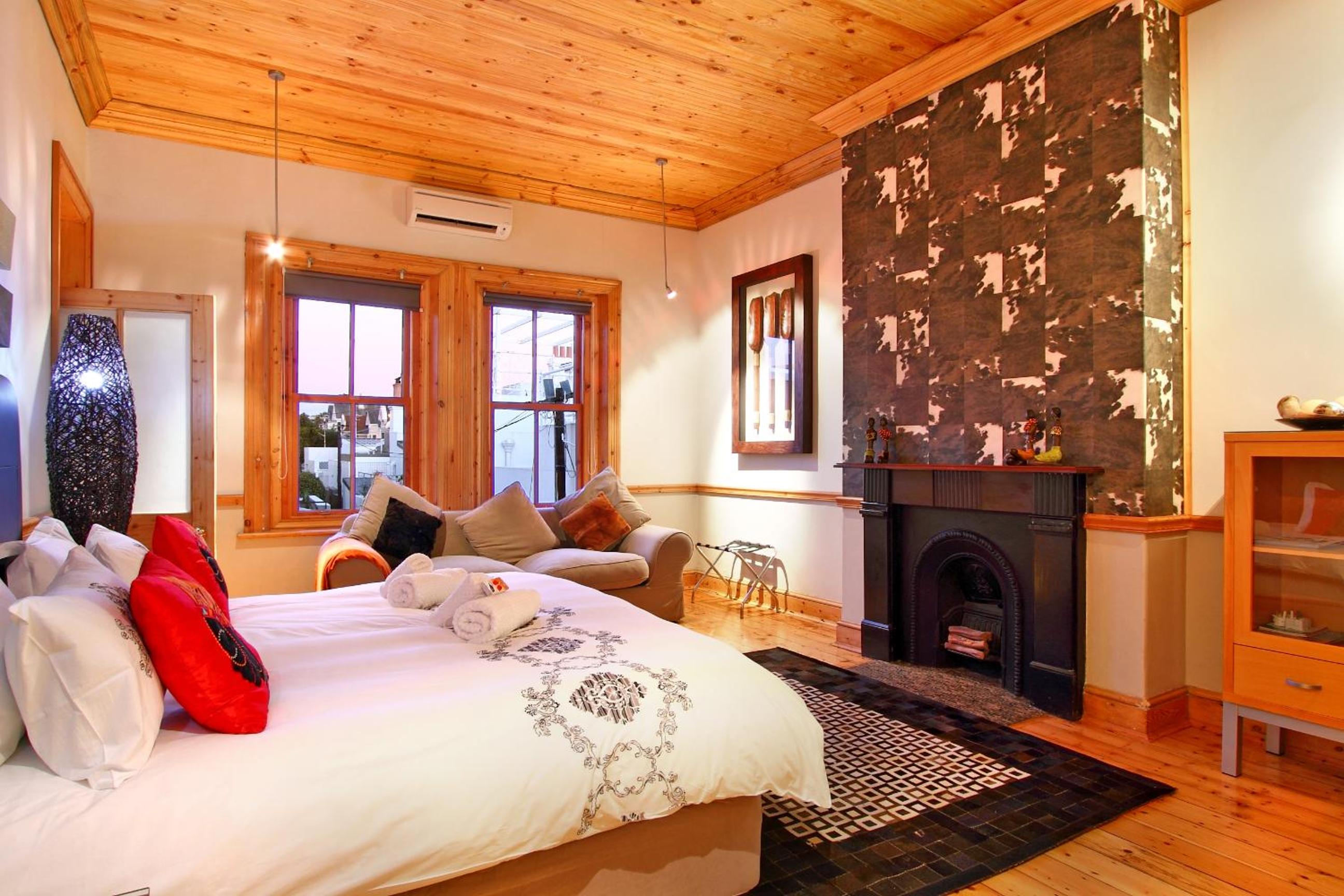 Deluxe King Room (Not Pet Friendly) - Photo 8