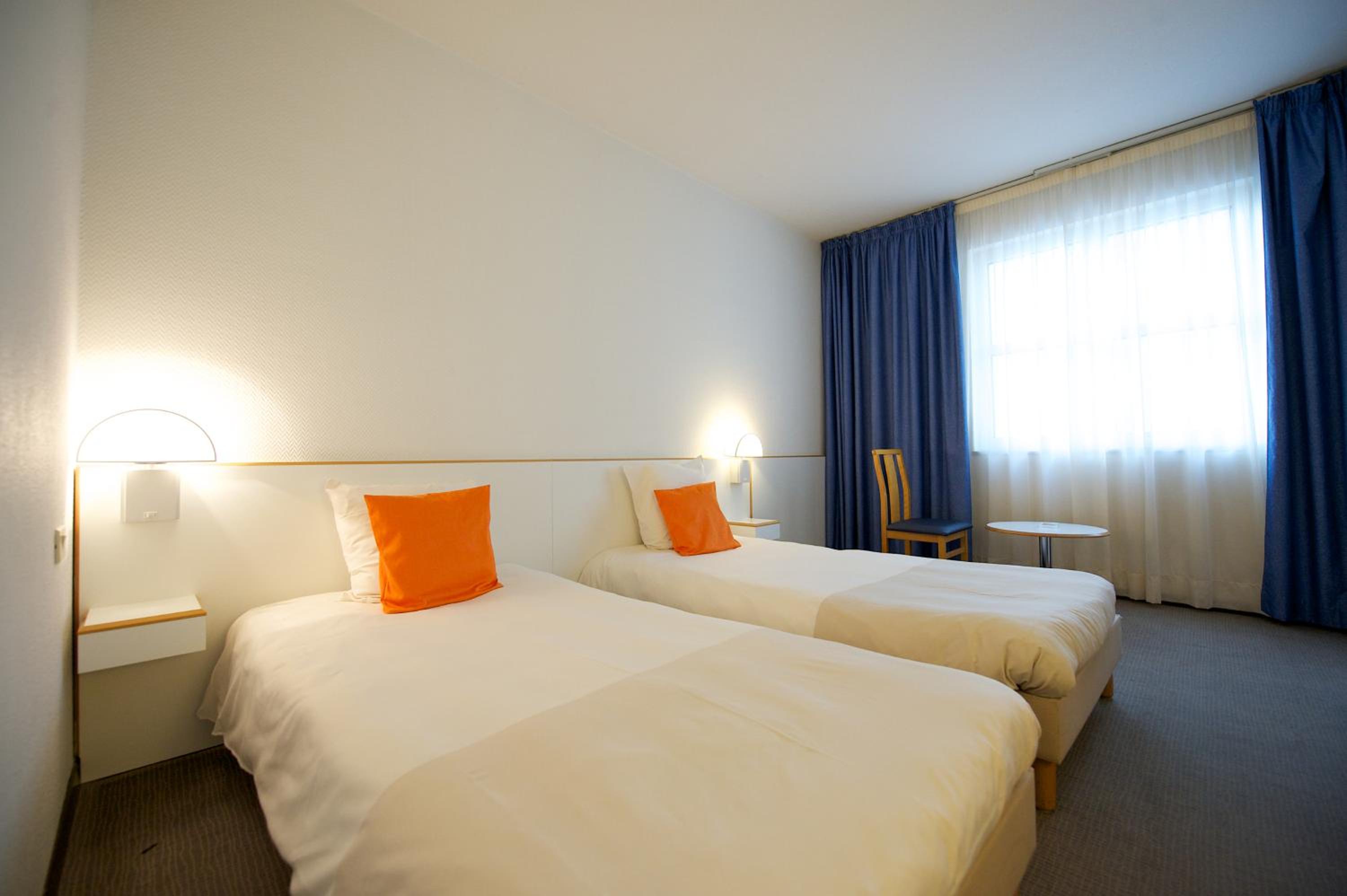 Standard Twin Room - Photo 1