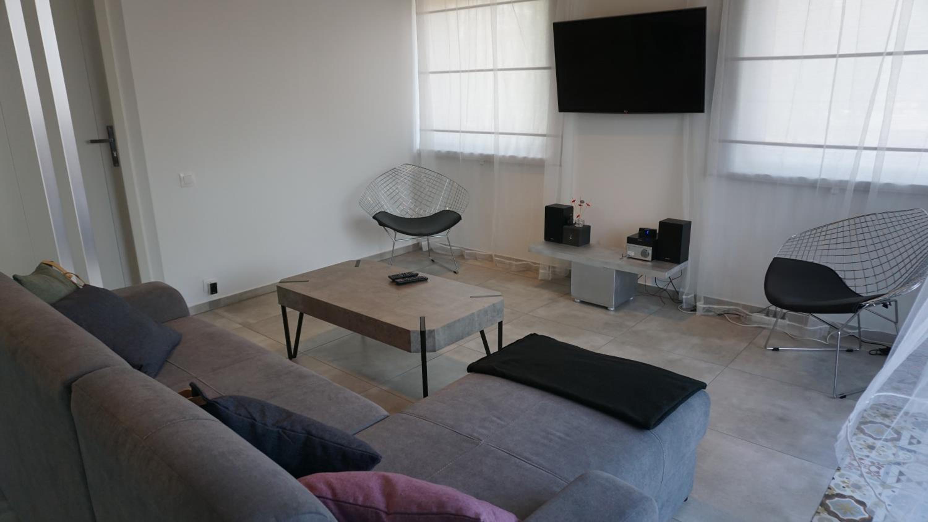 Three-Bedroom Apartment - Photo 38