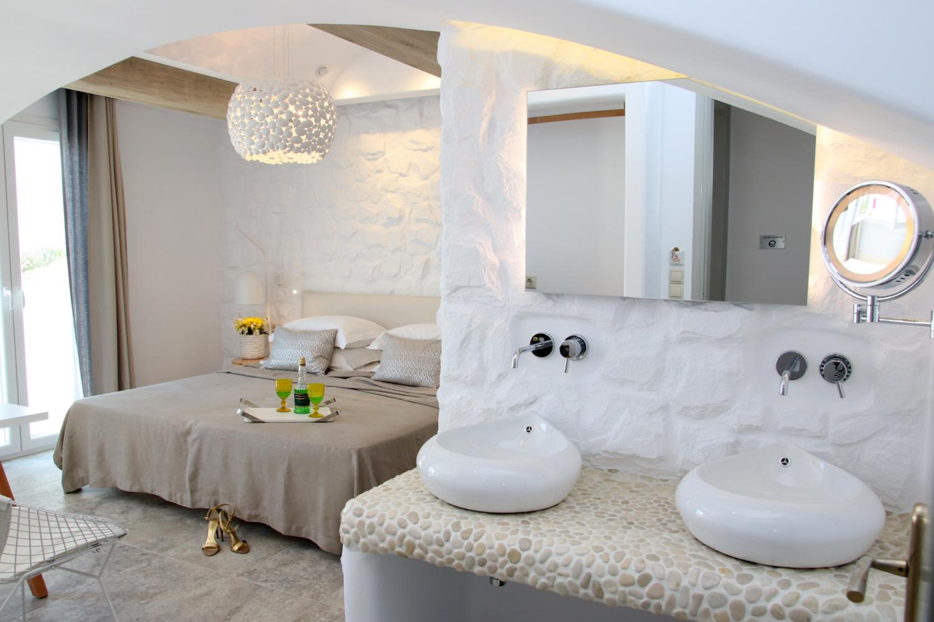 Superior Suite with Sea View and outdoor Hot Tub