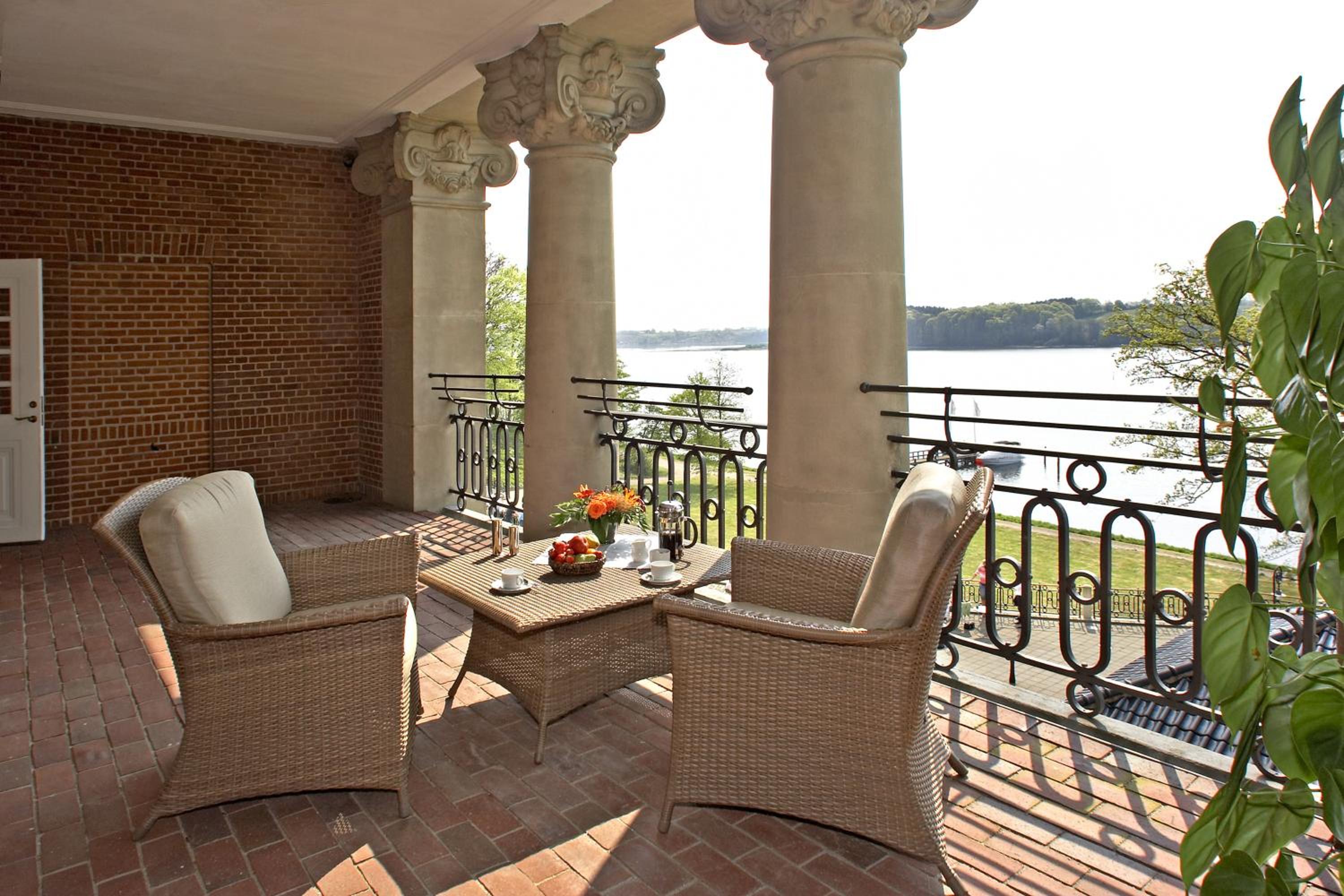 Junior Suite with Balcony - Photo 5