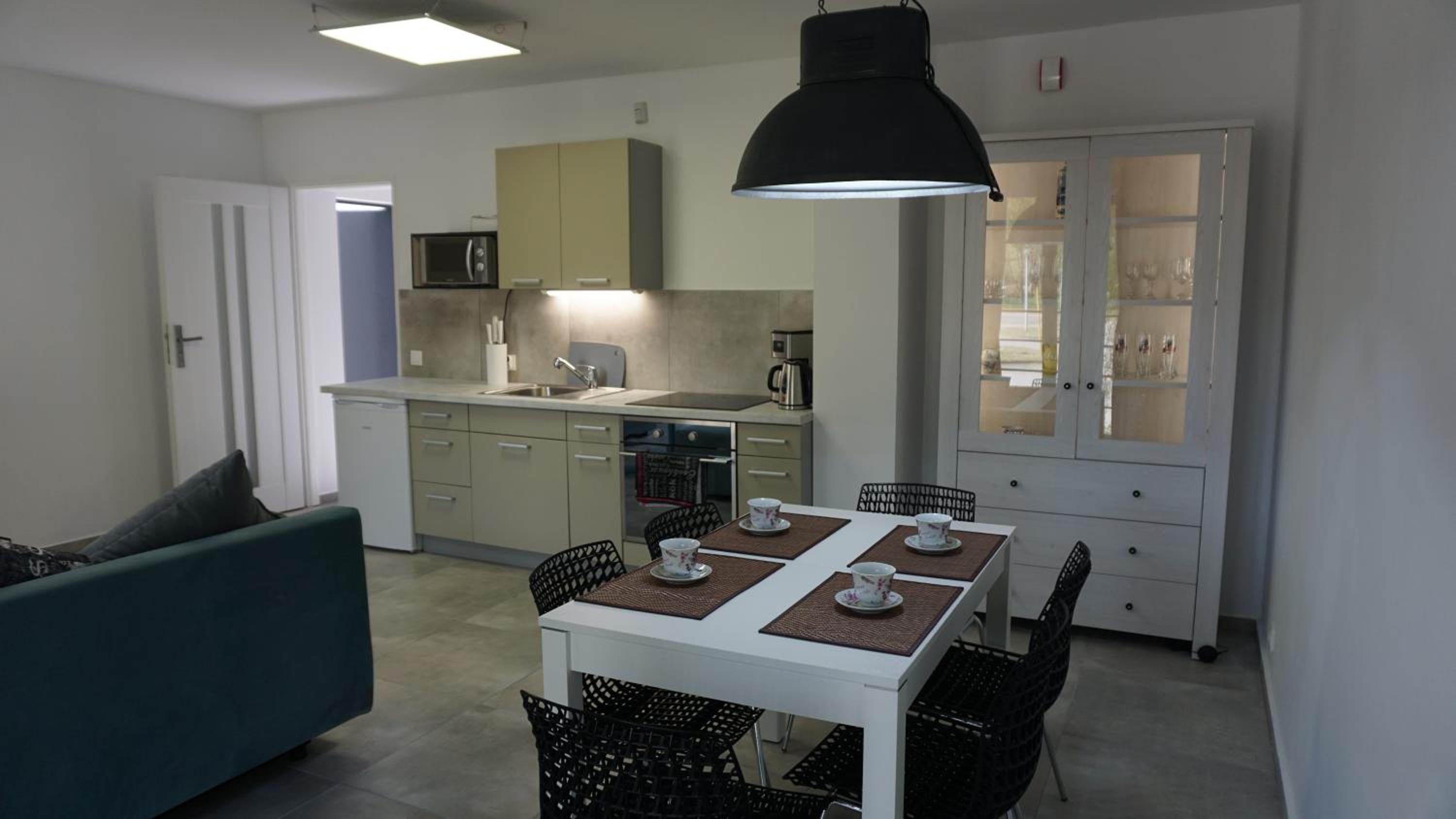Apartment with Balcony - Photo 7