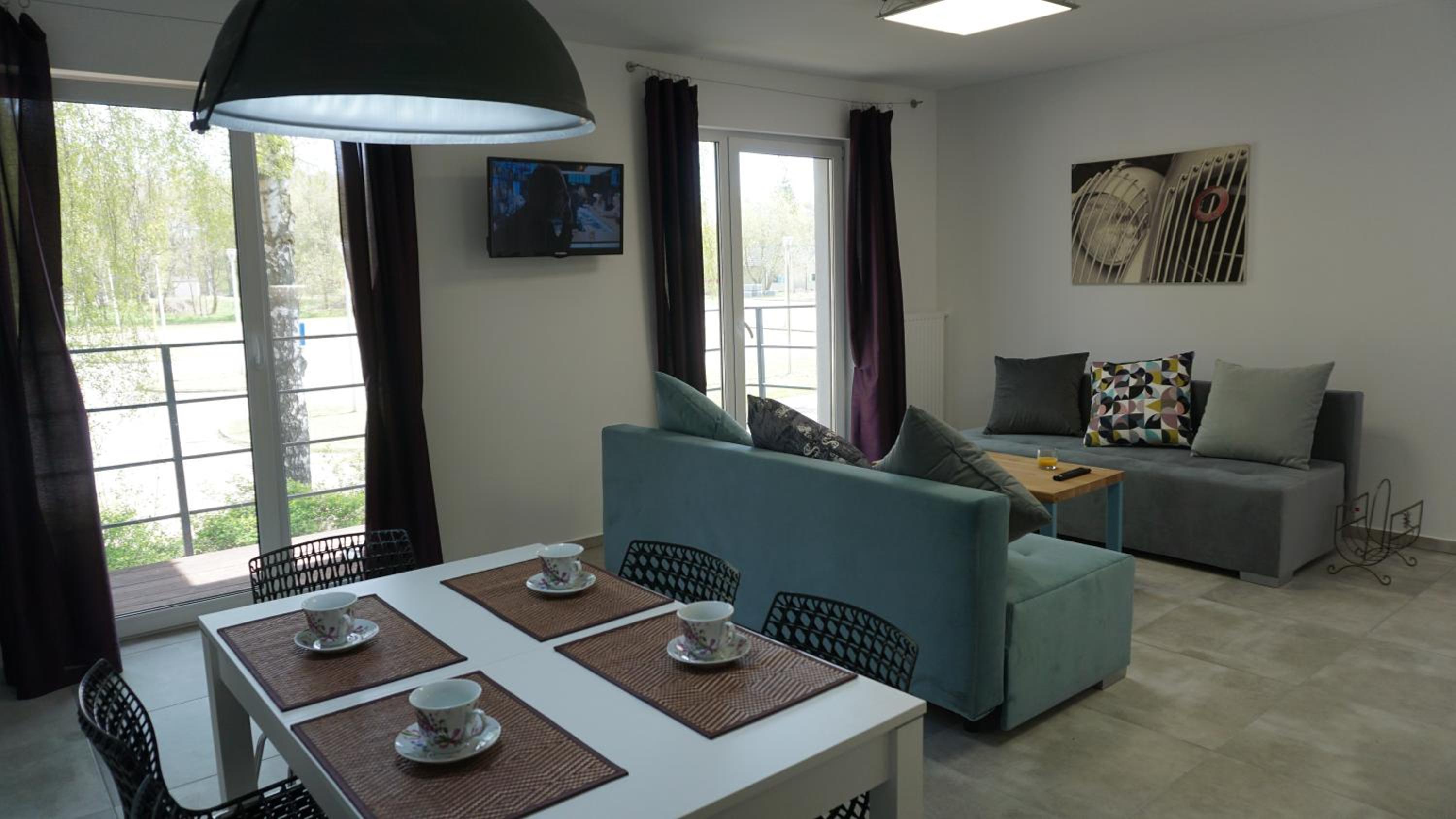 Apartment with Balcony - Photo 2