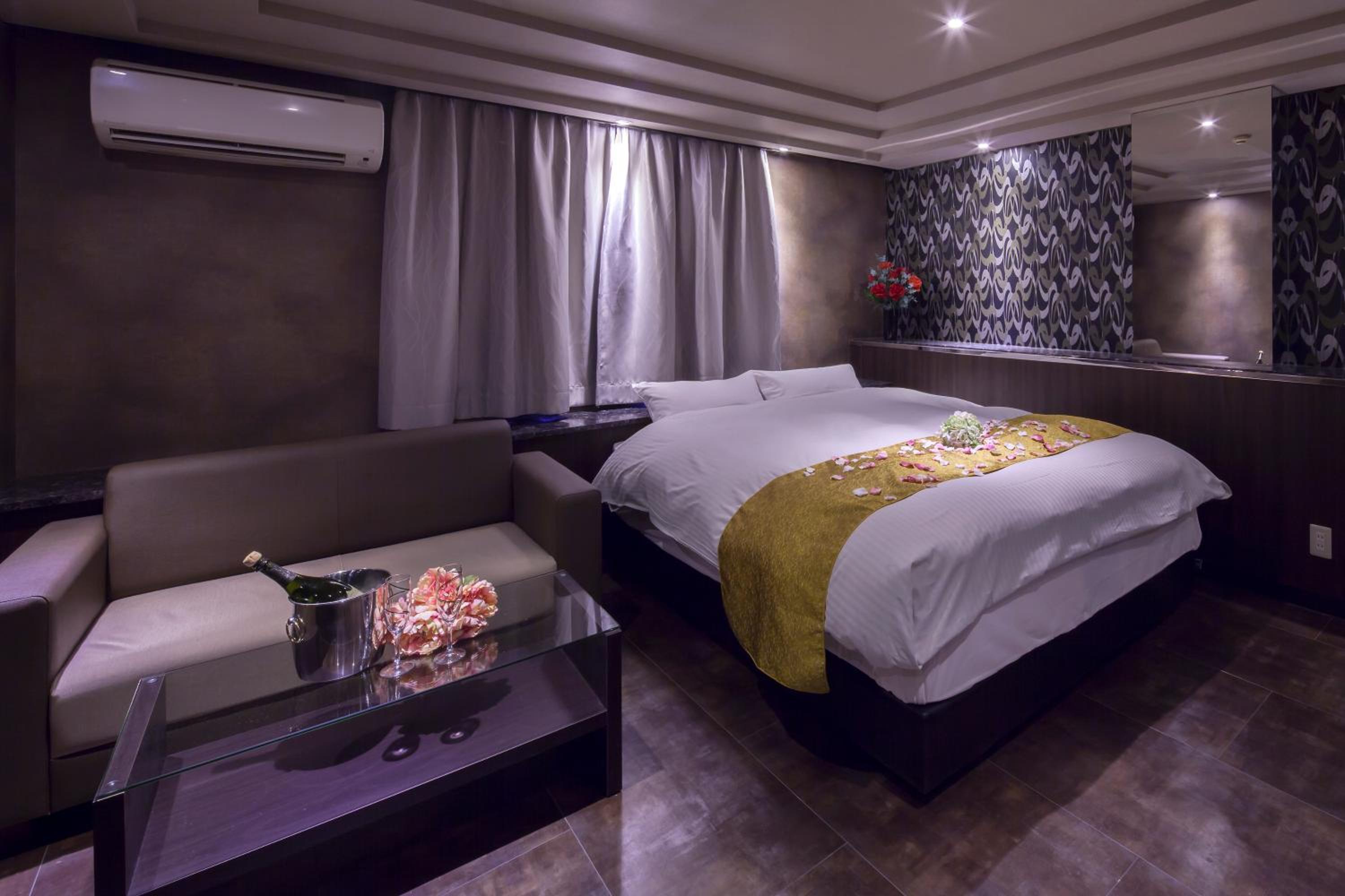 Standard Double Room - 21:00 Check-in - Photo 7