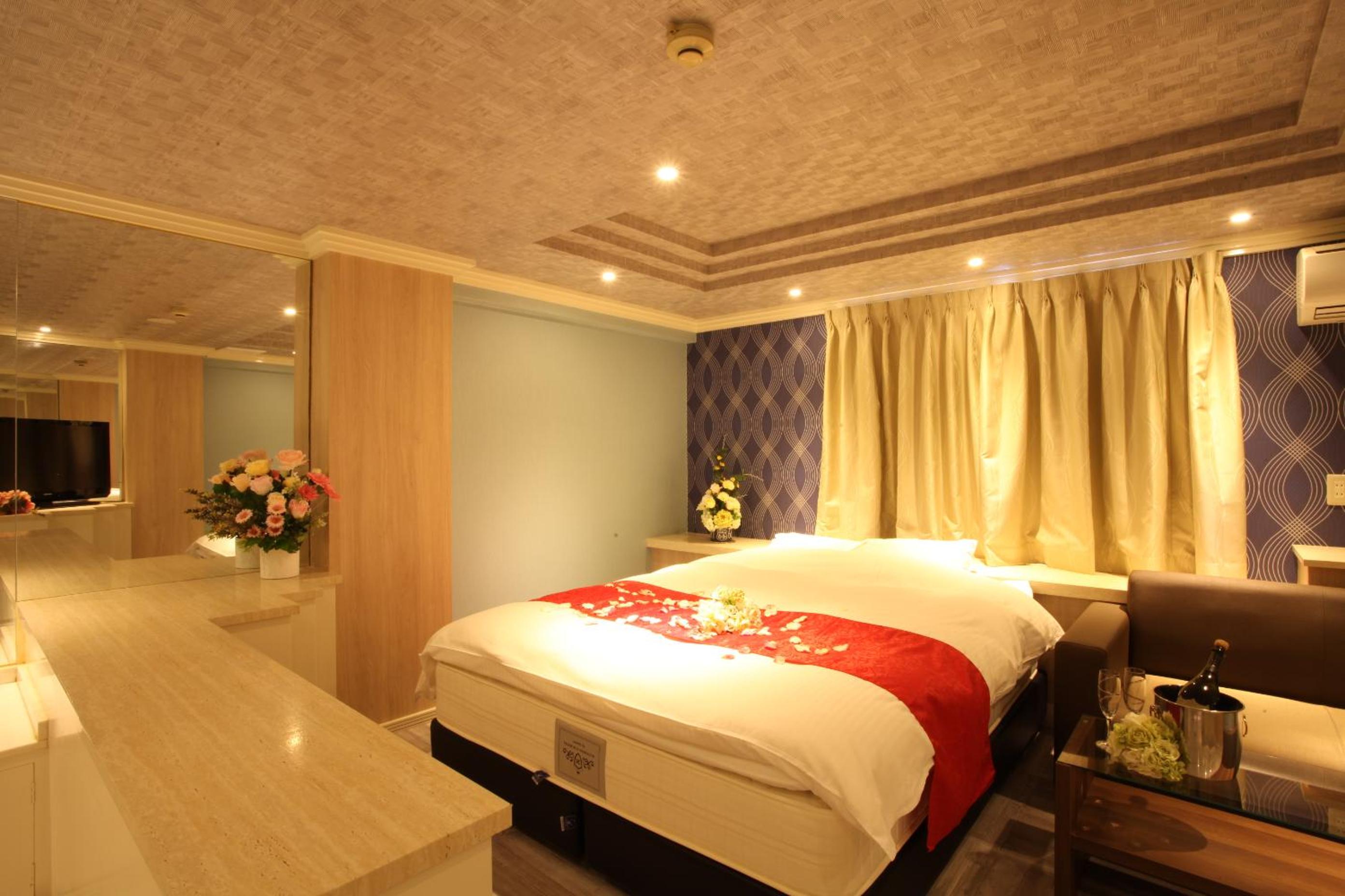 Standard Double Room - 21:00 Check-in - Photo 17