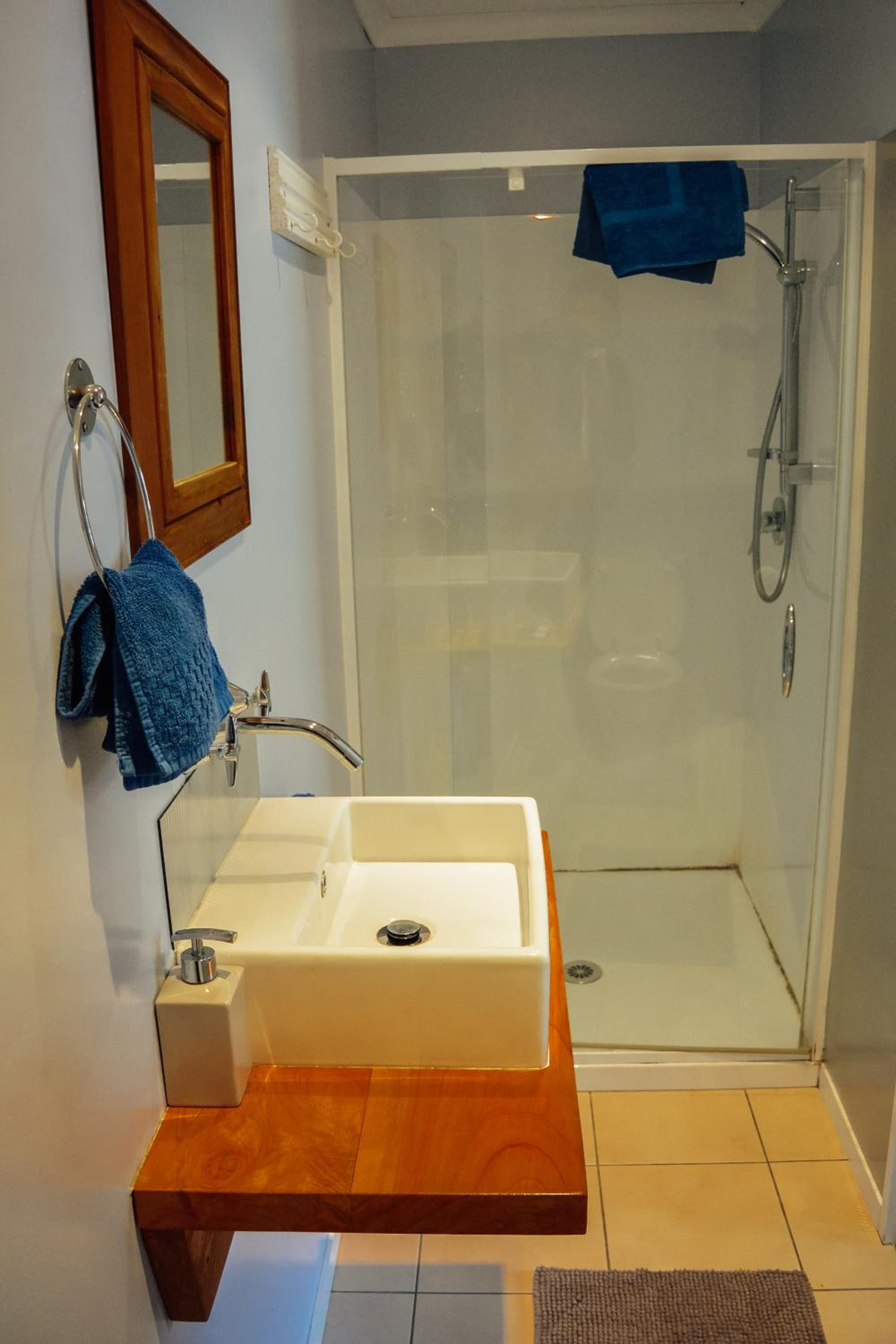 Double Room with Private Bathroom - Photo 4