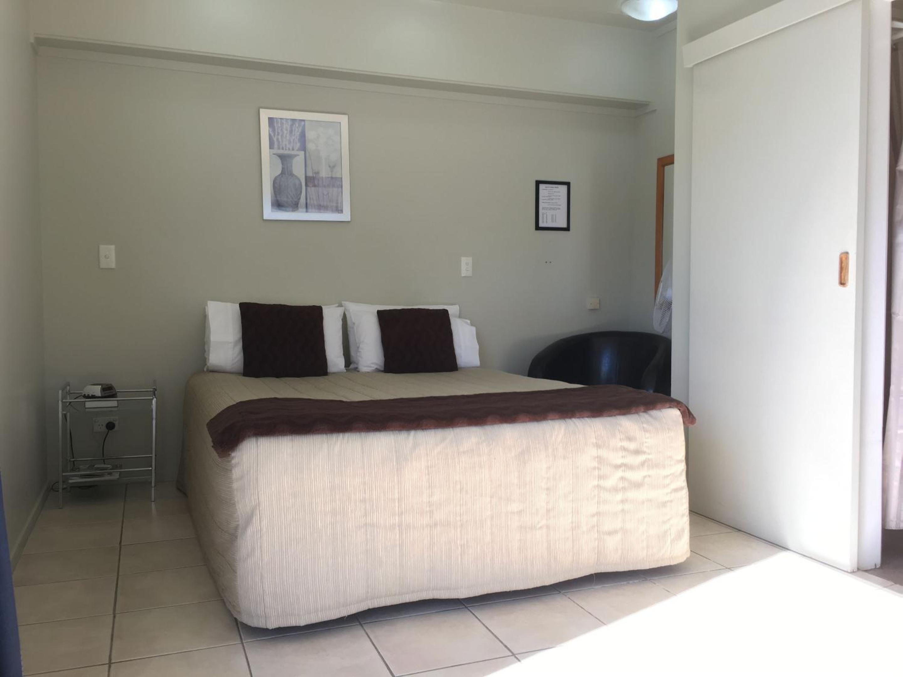 Budget Studio - Photo 1
