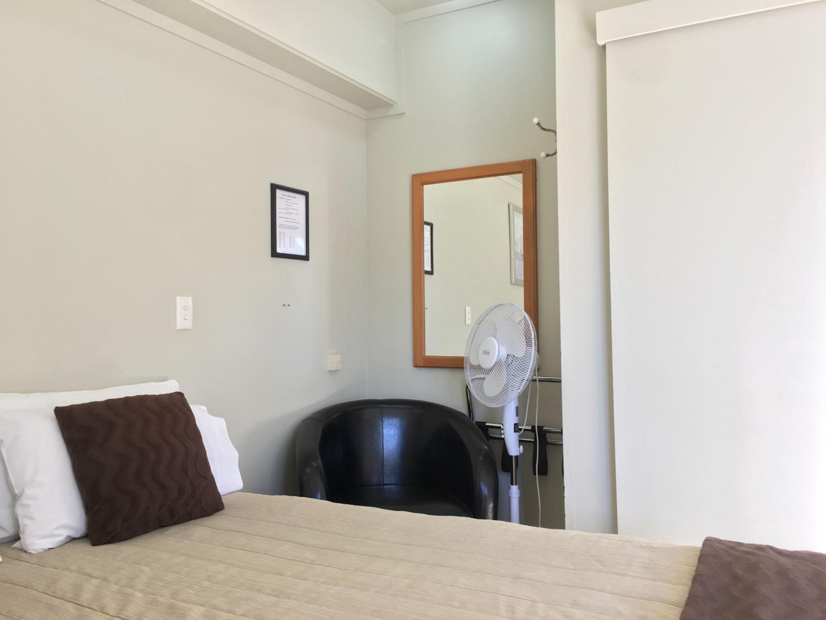 Budget Studio - Photo 4