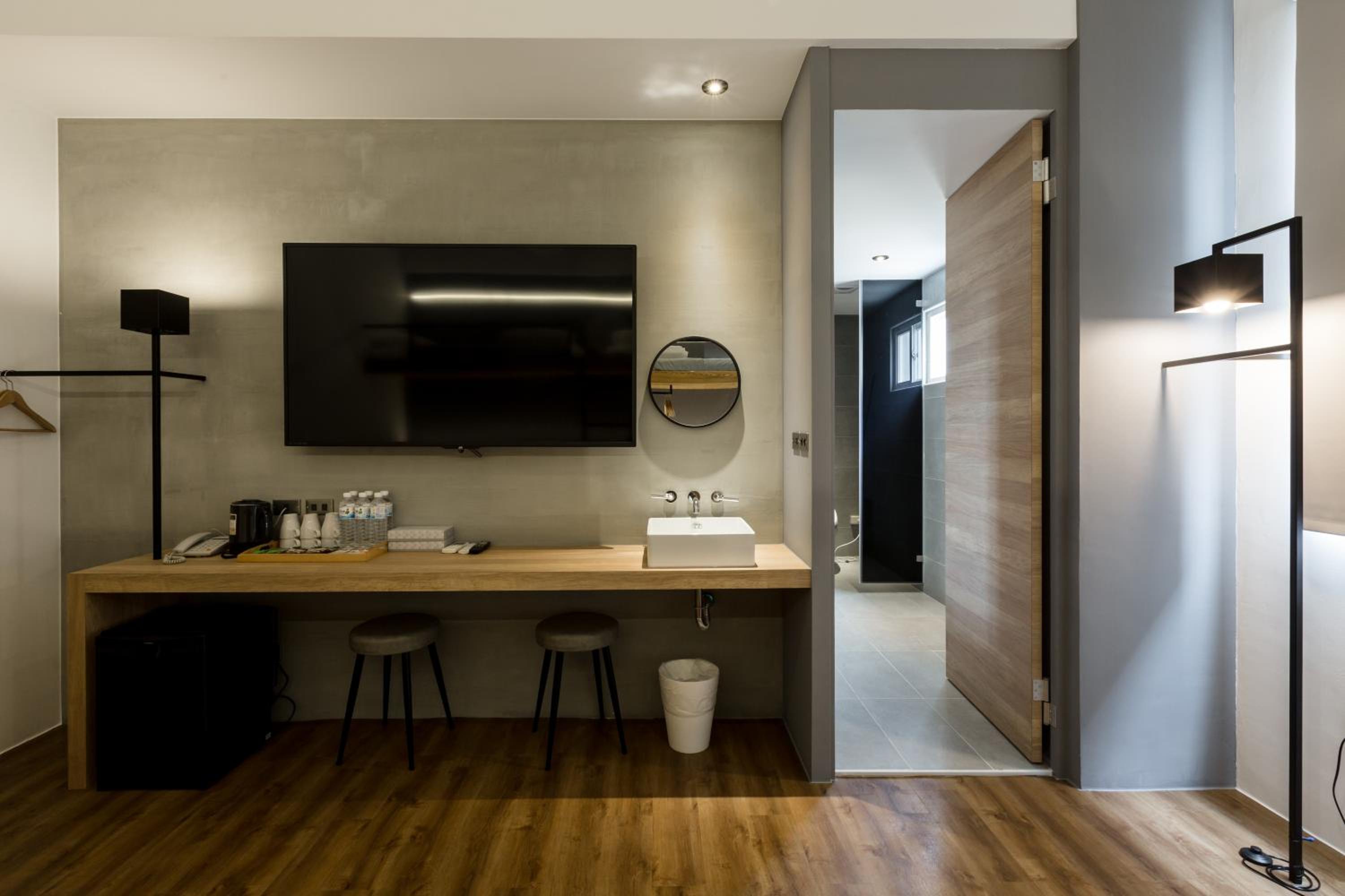 Superior Family Room photo 3