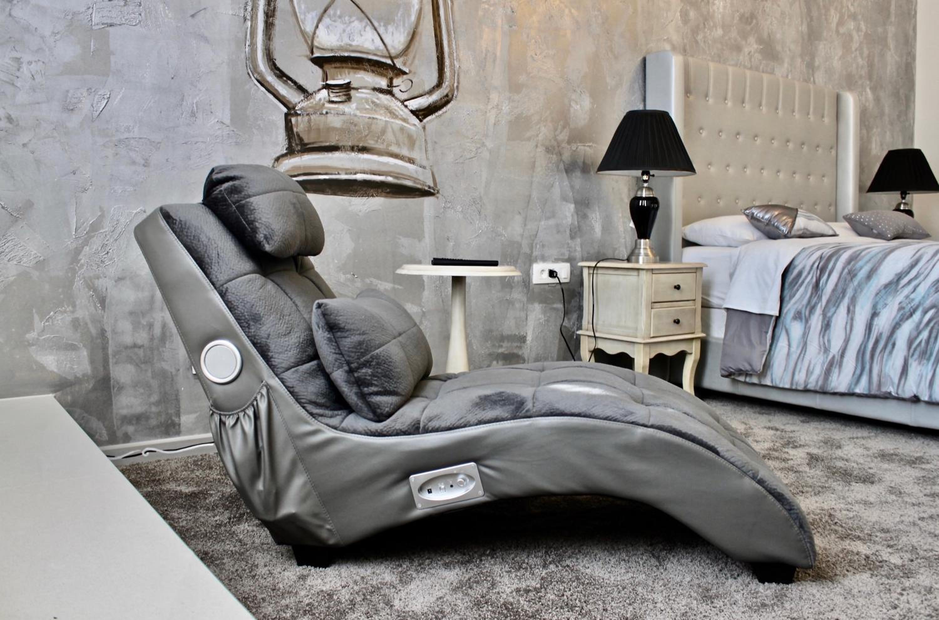Deluxe Luxury Suite