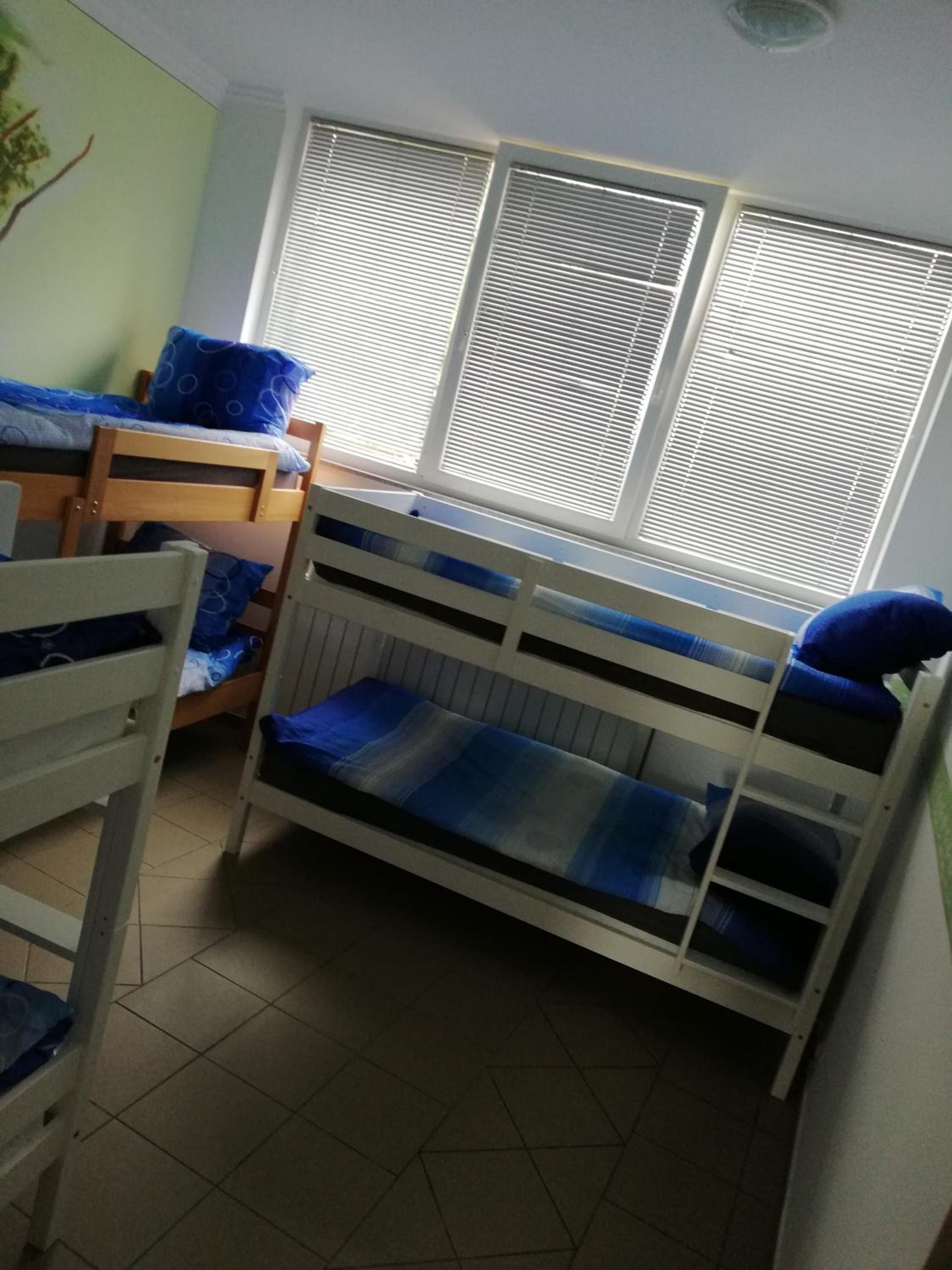 10-Bed Mixed Dormitory Room photo 3