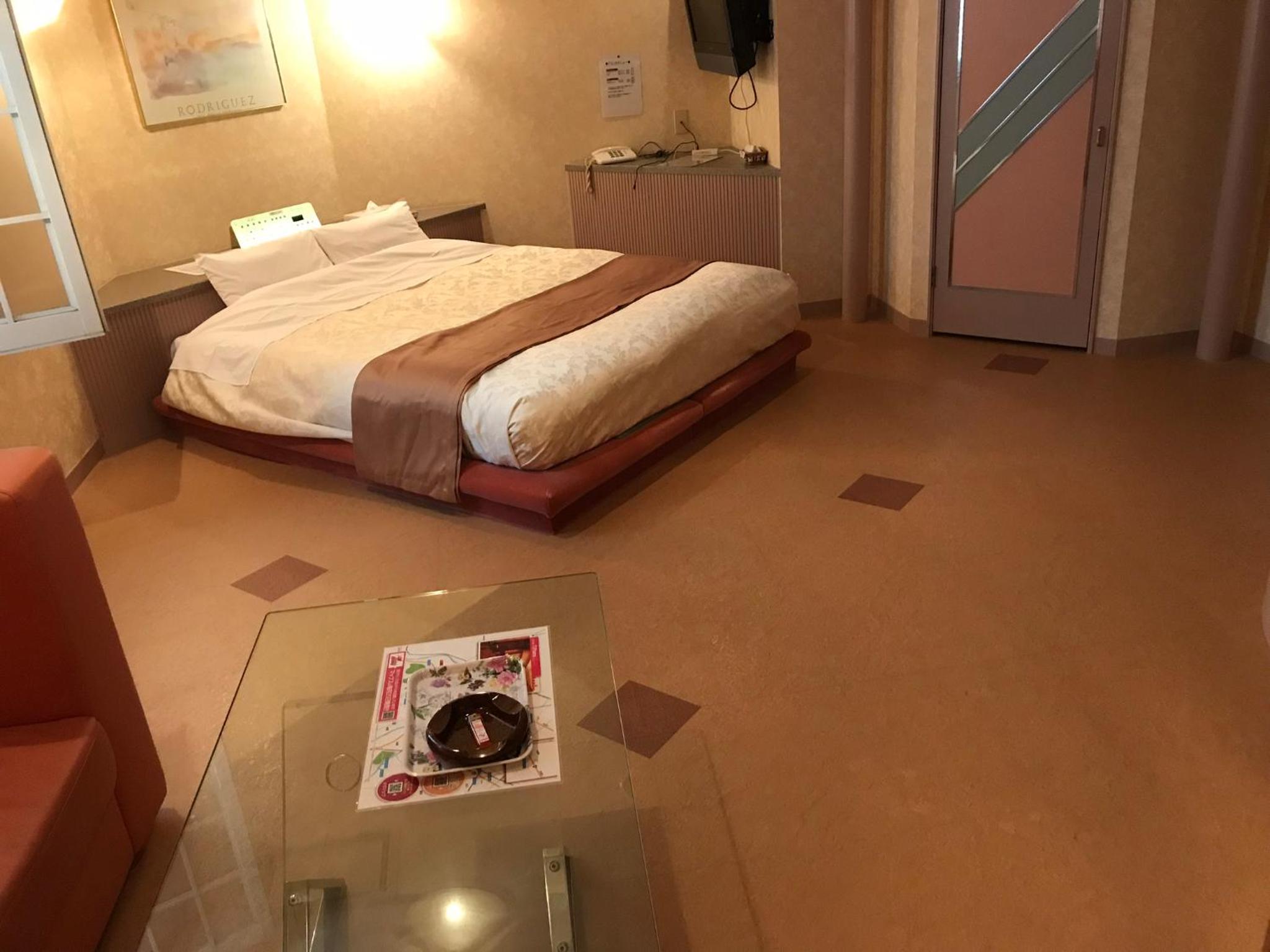 Standard Double Room - Smoking - Photo 10